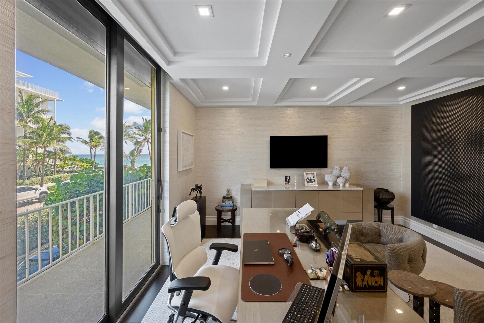 KIRKLAND HOUSE COND - Residential