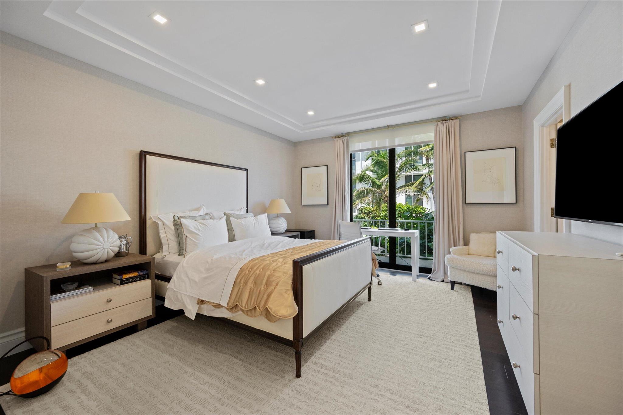 KIRKLAND HOUSE COND - Residential