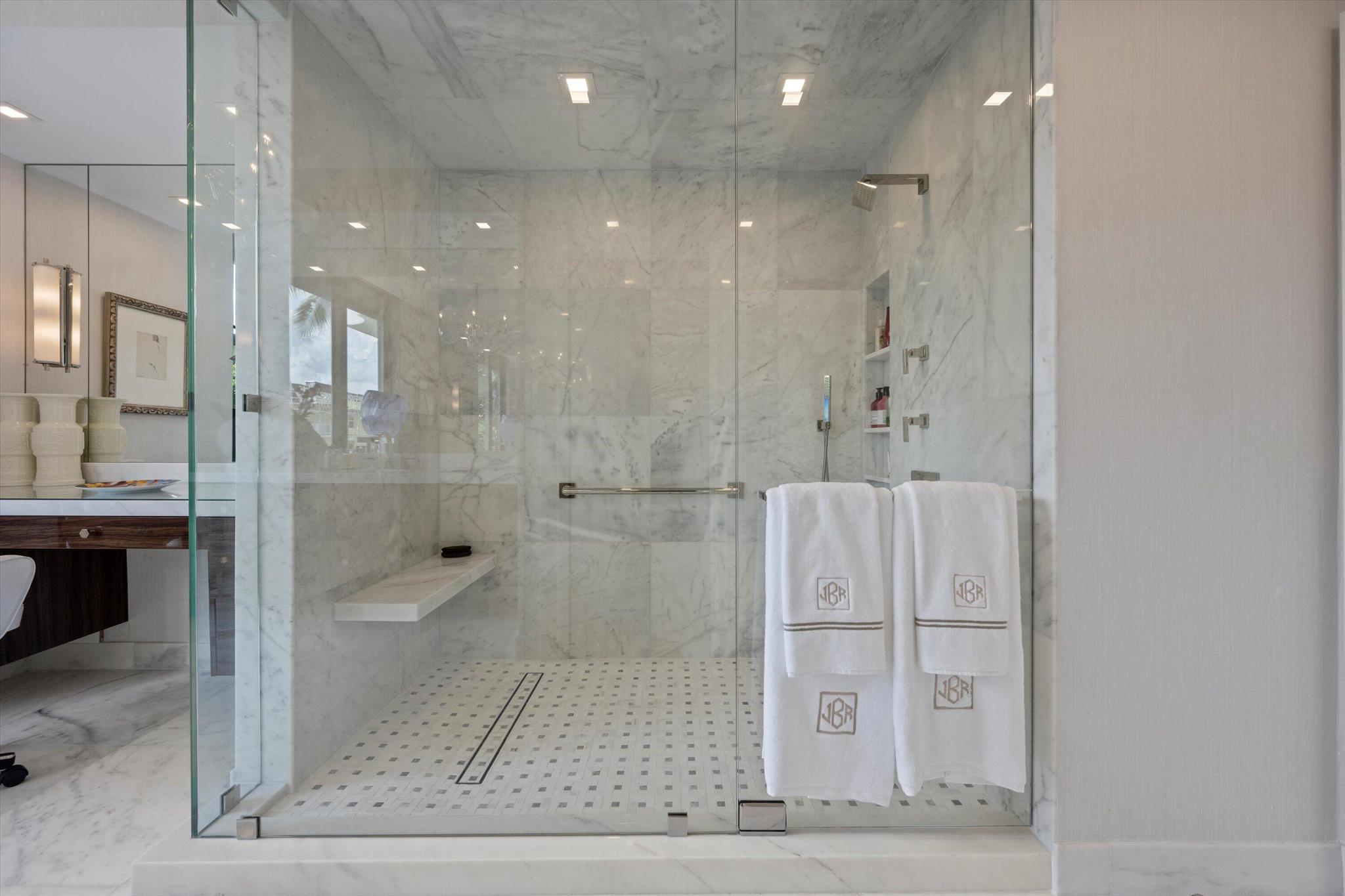 KIRKLAND HOUSE COND - Residential