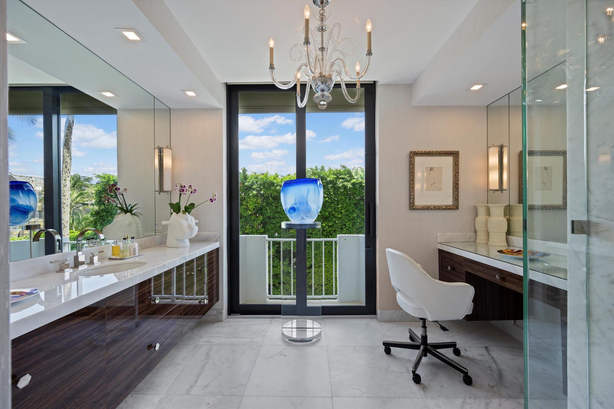 KIRKLAND HOUSE COND - Residential