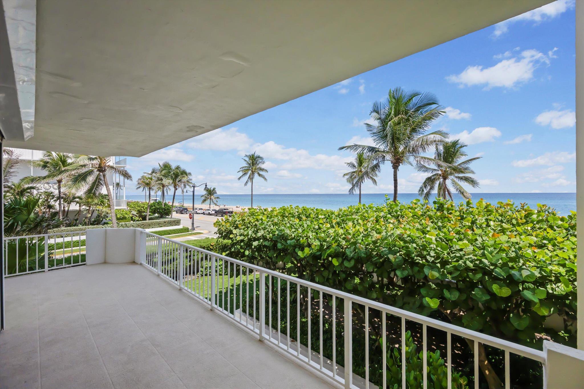 KIRKLAND HOUSE COND - Residential