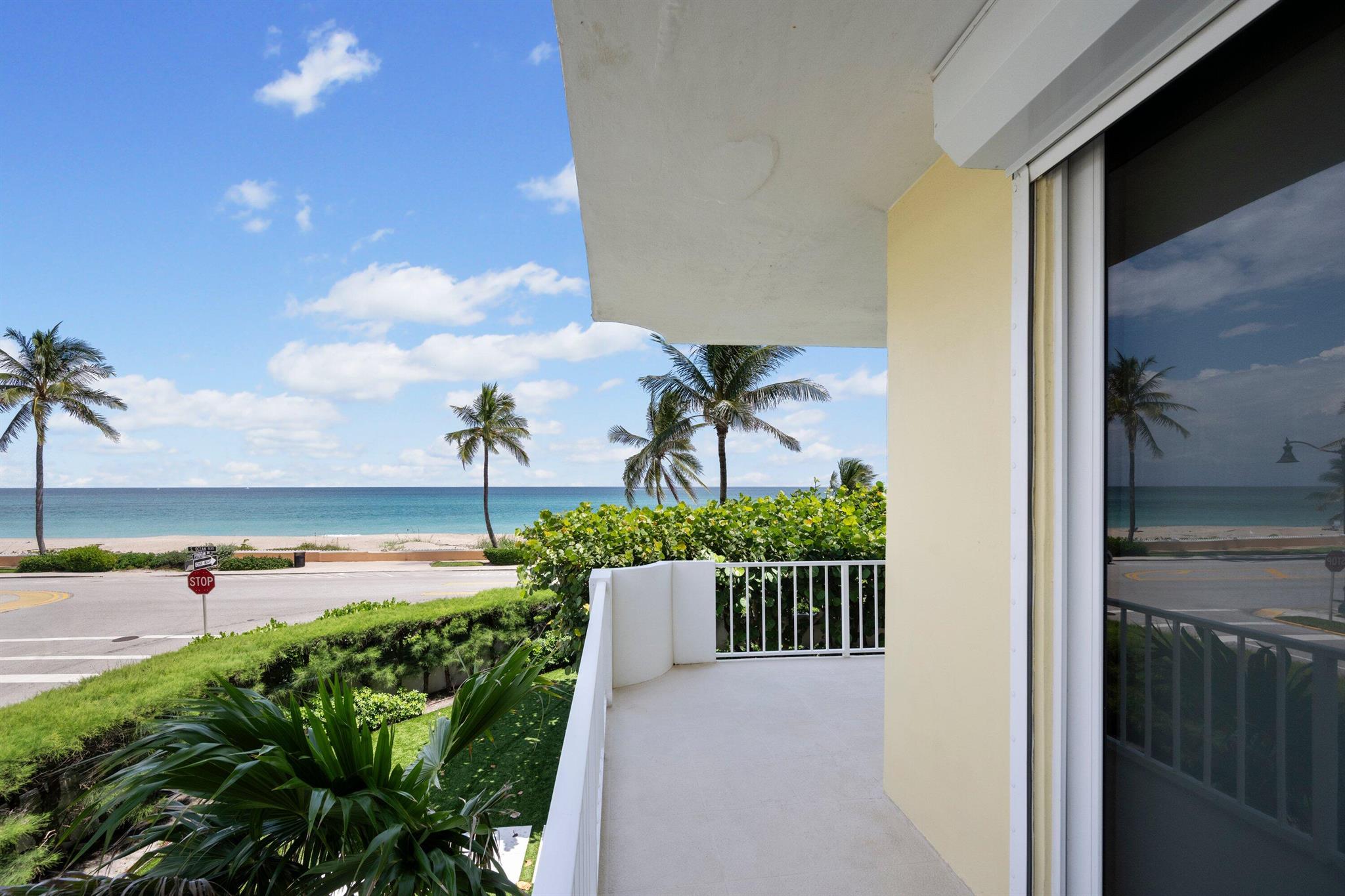 KIRKLAND HOUSE COND - Residential