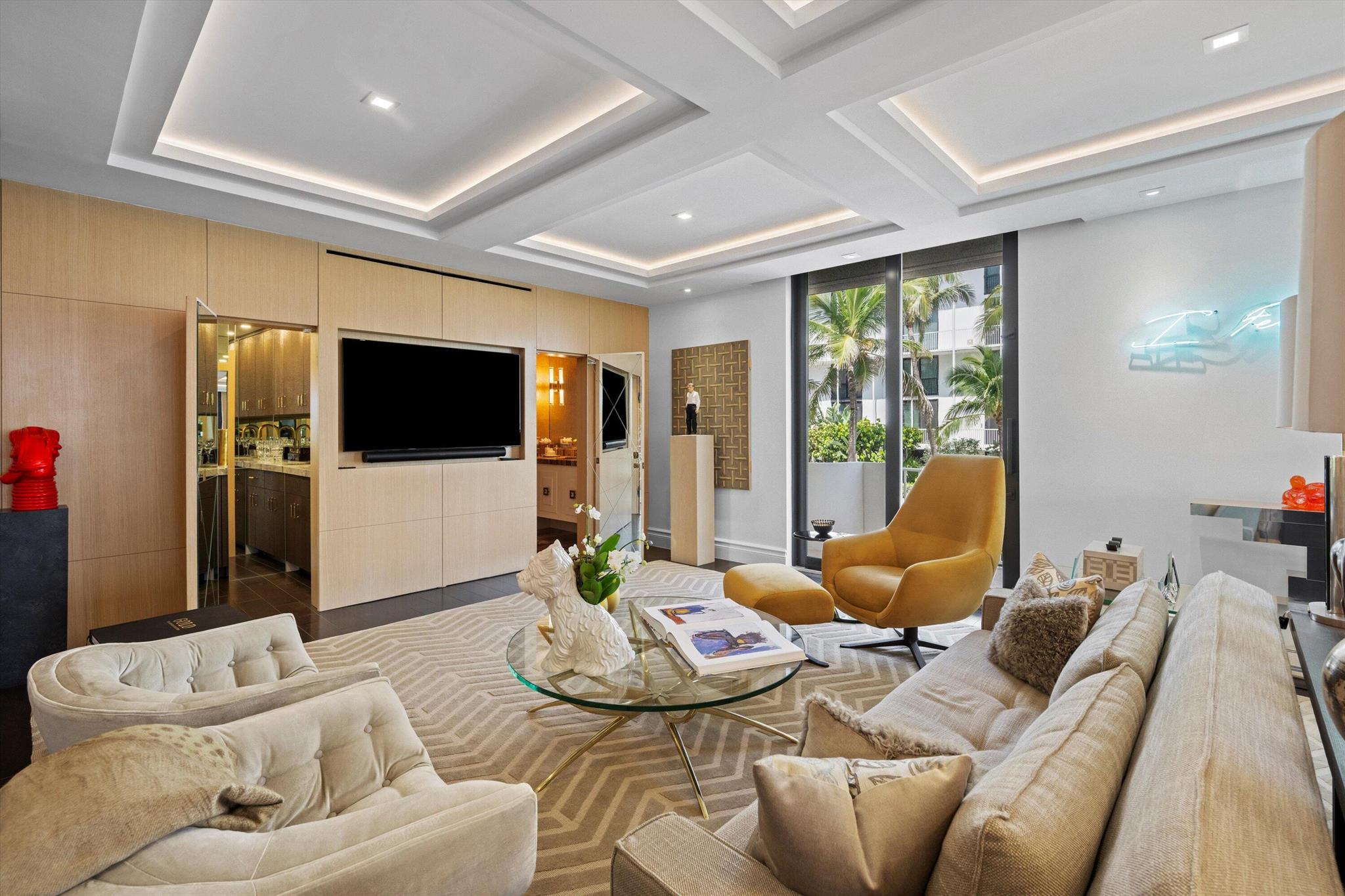 KIRKLAND HOUSE COND - Residential