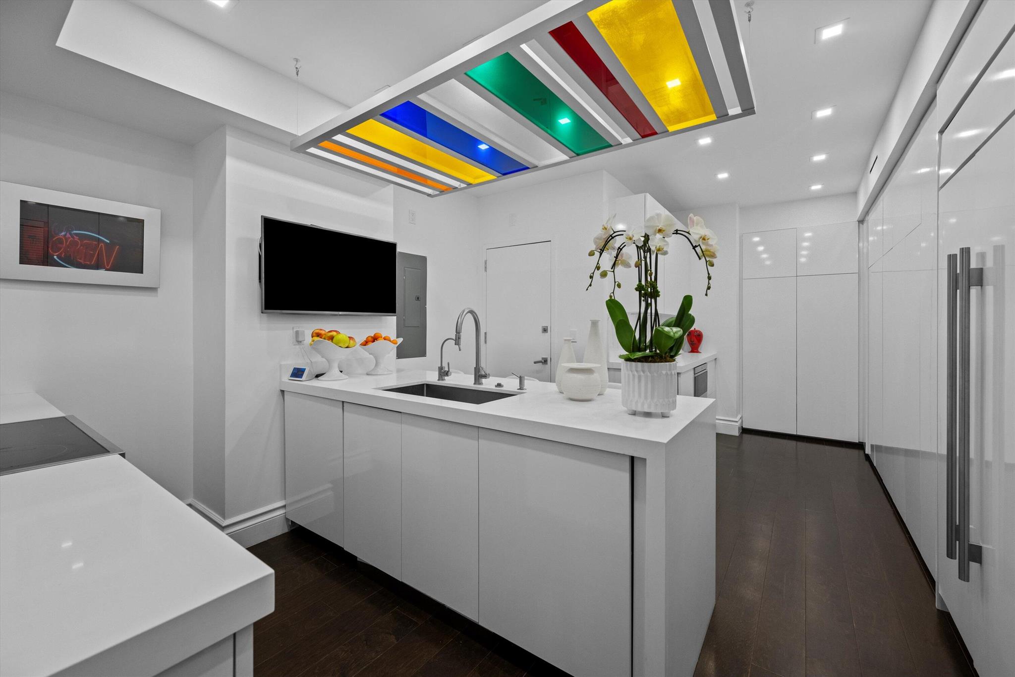 KIRKLAND HOUSE COND - Residential