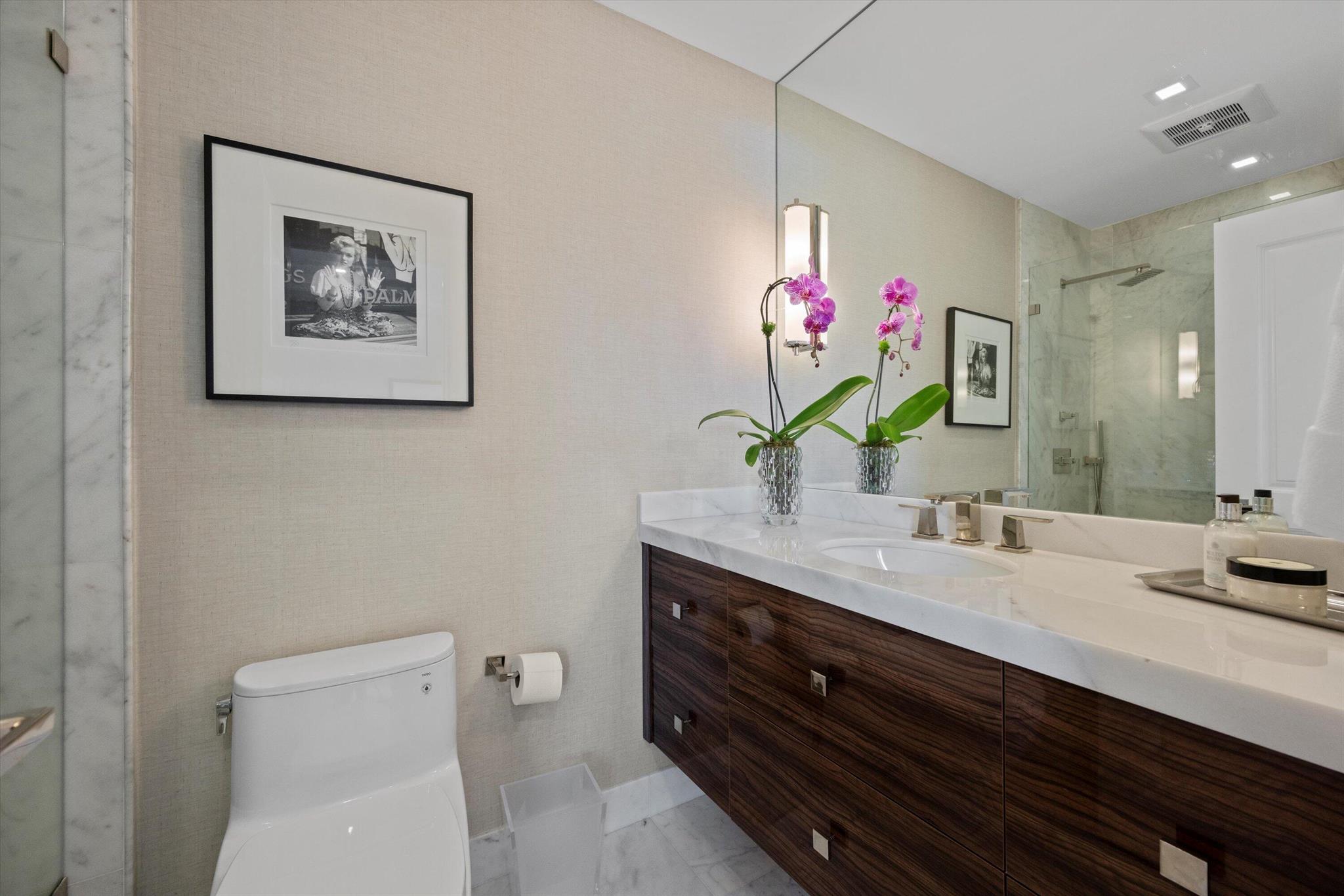 KIRKLAND HOUSE COND - Residential