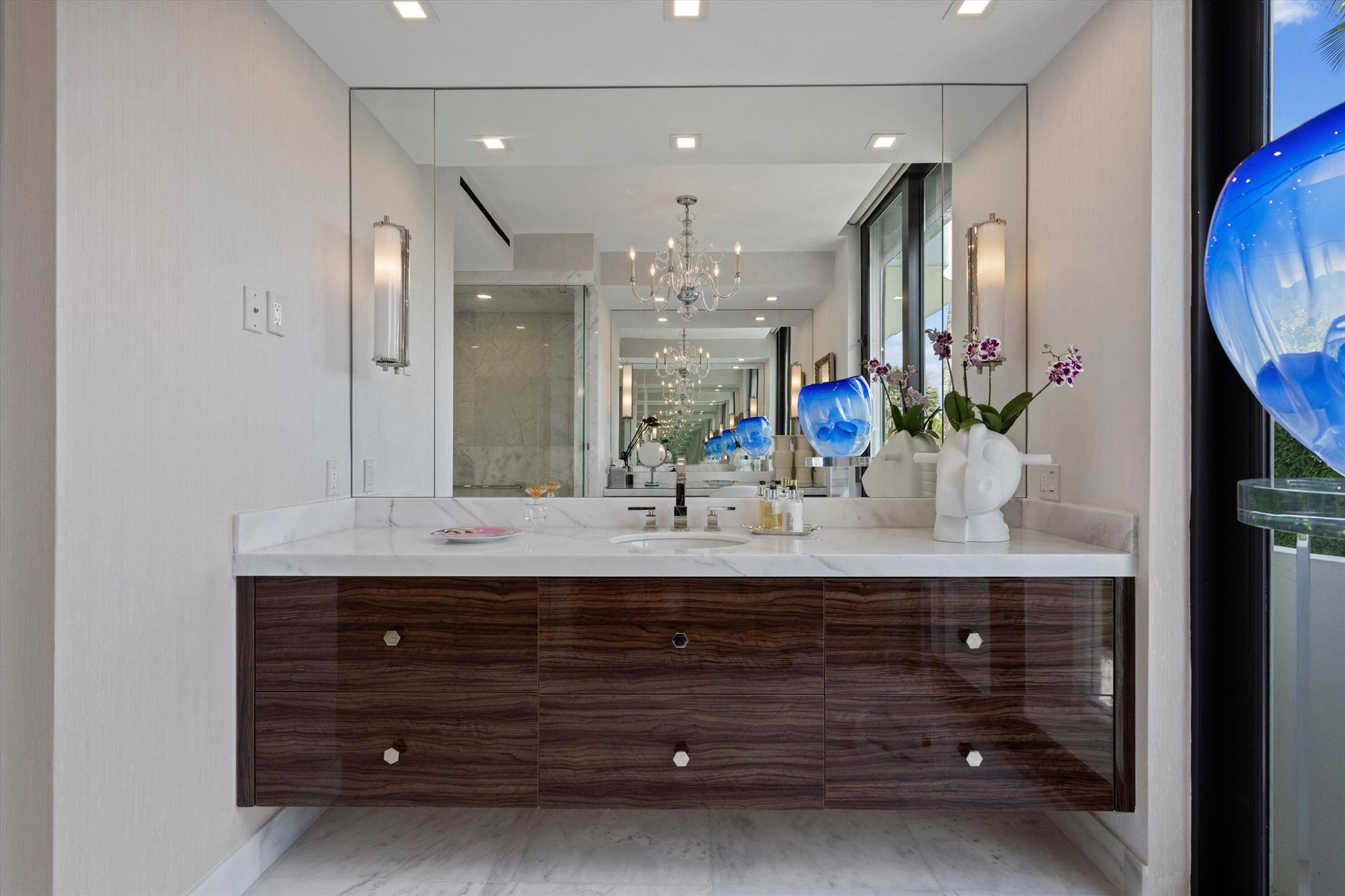 KIRKLAND HOUSE COND - Residential