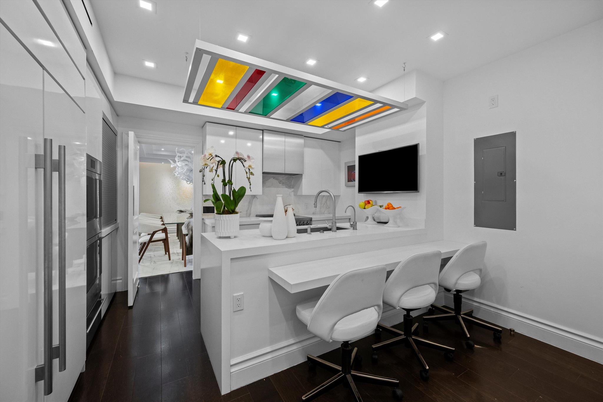 KIRKLAND HOUSE COND - Residential