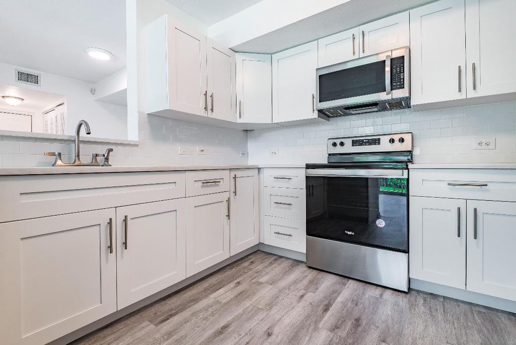 Photo of 602 Villa Circle, Boynton Beach, FL 33435 (MLS # R11130771)