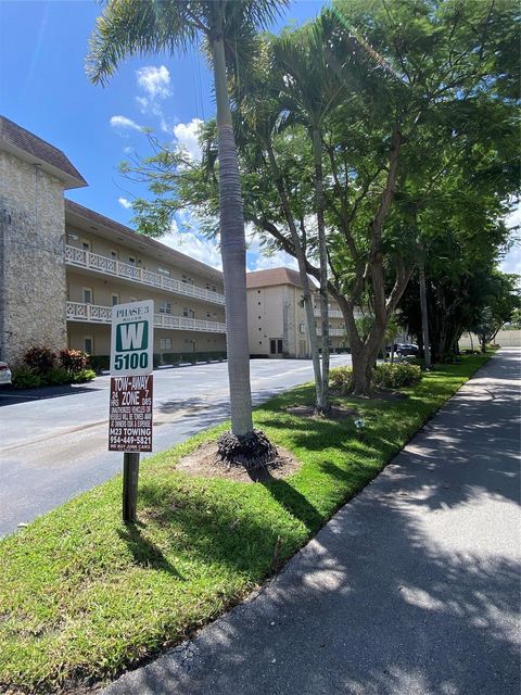 A home in Lauderdale Lakes