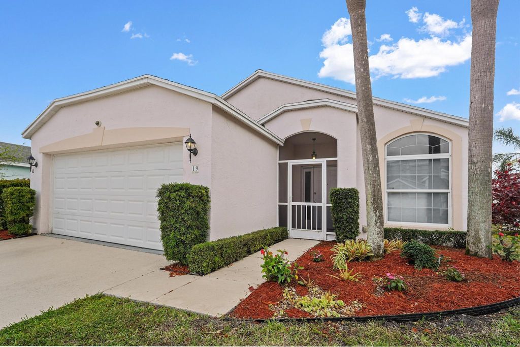 Photo of 19 Bentwater Circle, Boynton Beach, FL 33426 (MLS # R11068997)