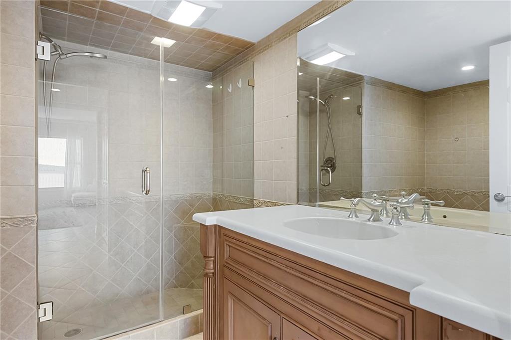 Regency Tower - Residential