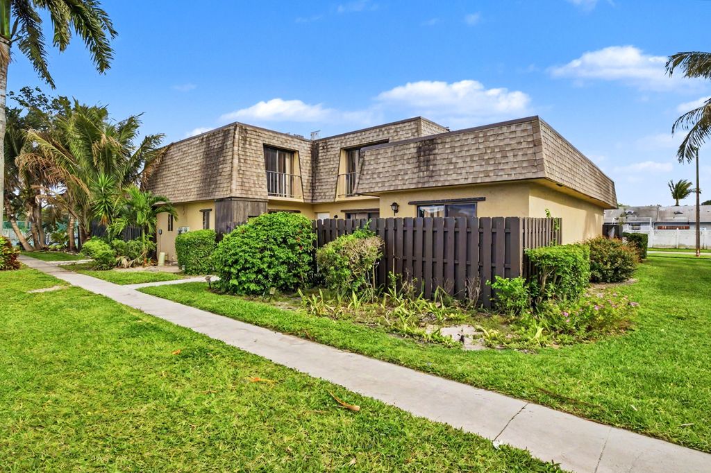 Photo of 4102 Waterview Circle, Palm Springs, FL 33461 (MLS # B26012988)