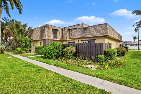 Property photo of 4102 Waterview Circle, Palm Springs, FL 33461
