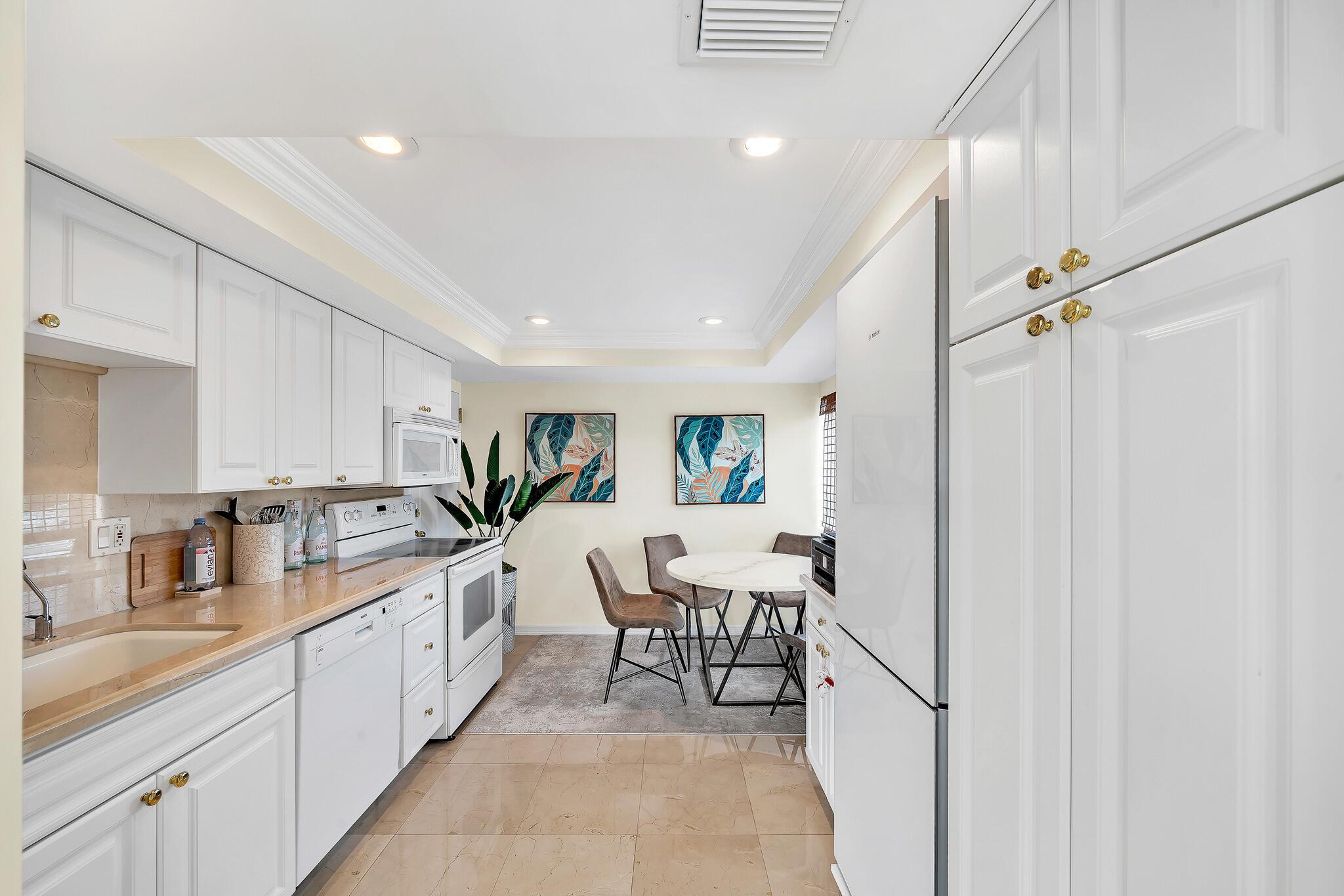 LAKE TOWERS CONDO - Residential Lease