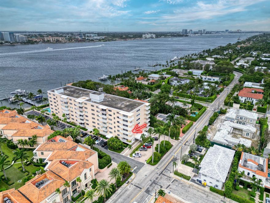 Location! Location! Enjoy this beautifully furnished 1 bed/1 bath condo with a balcony, pool, on the intracoasal. walking distance to fabulous restaurants, shopping, beach, bike/jog path. Seasonal or annual. Have a car space too!!