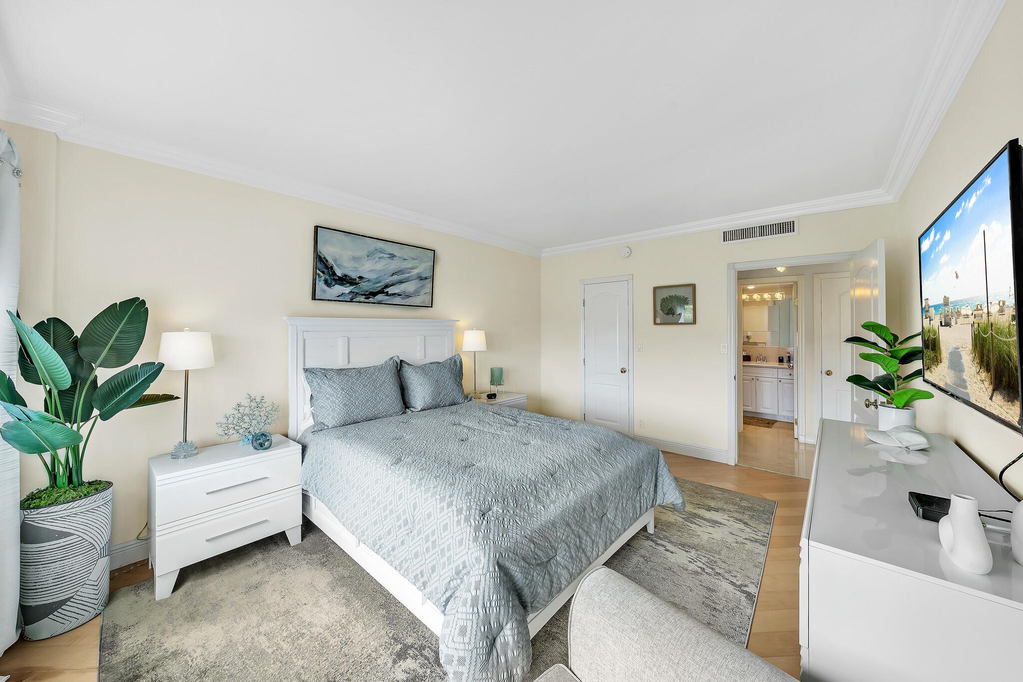 LAKE TOWERS CONDO - Residential Lease