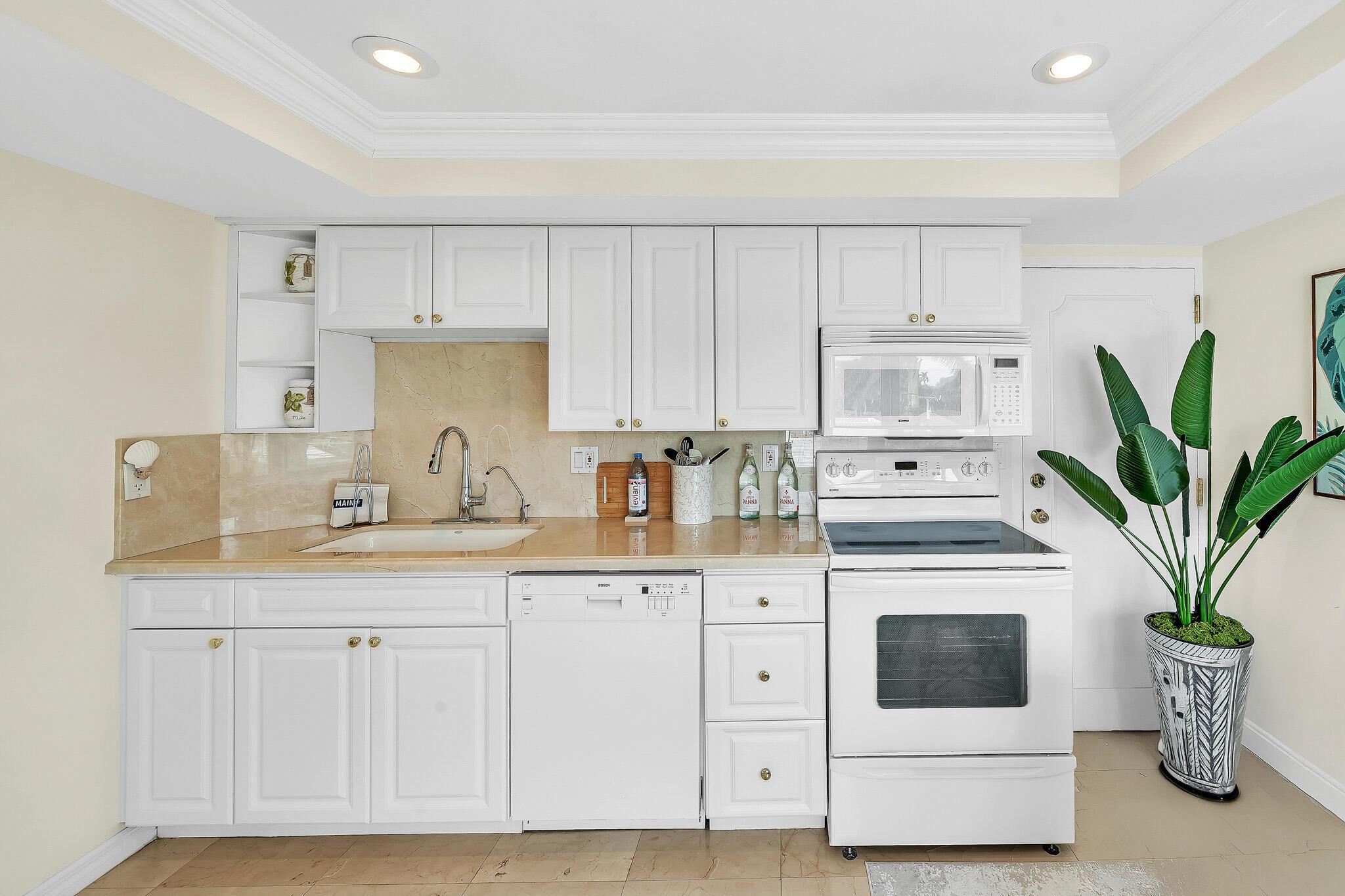 LAKE TOWERS CONDO - Residential Lease