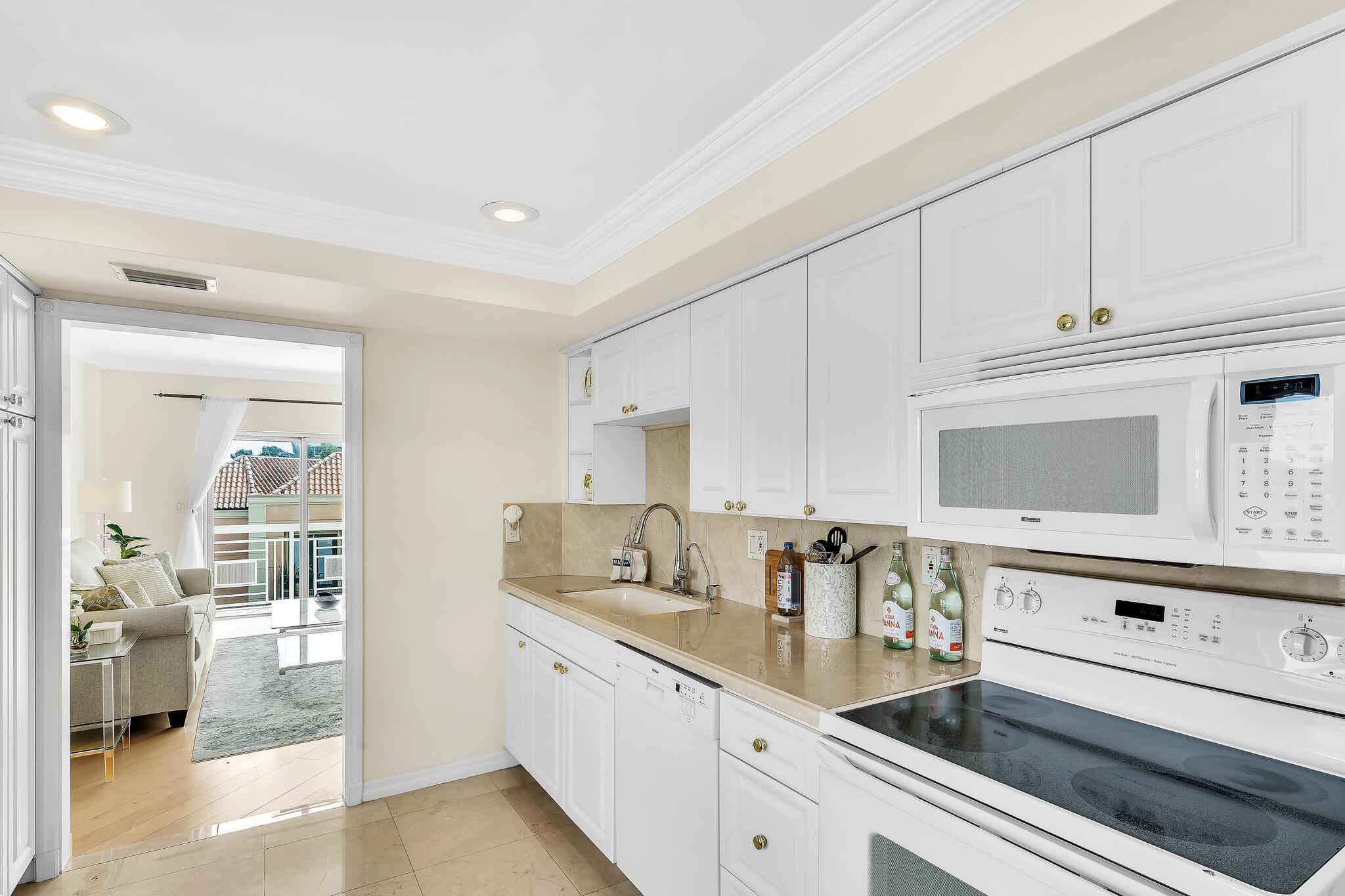 LAKE TOWERS CONDO - Residential Lease