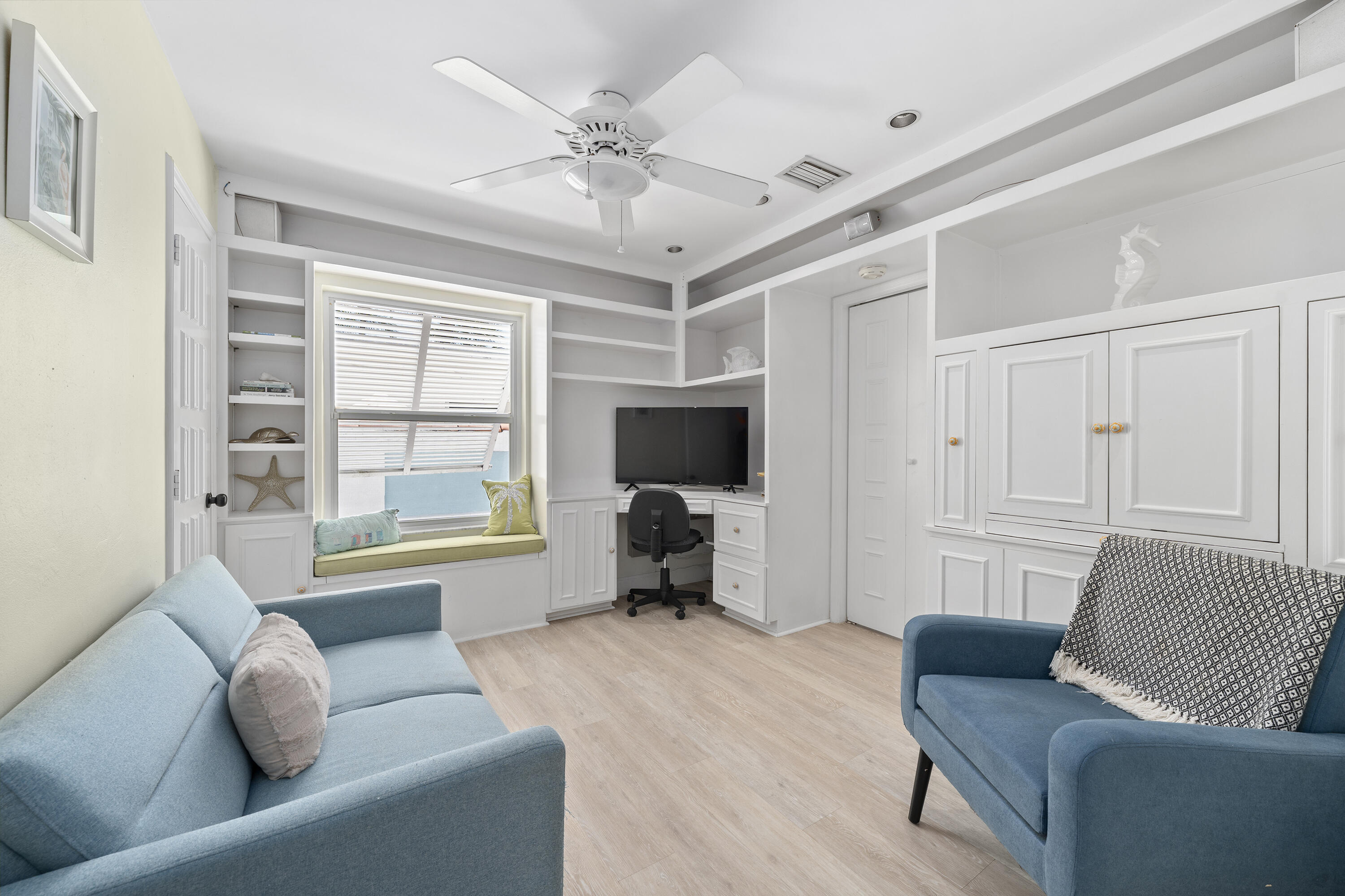 NORTH LAKE WORTH - Residential