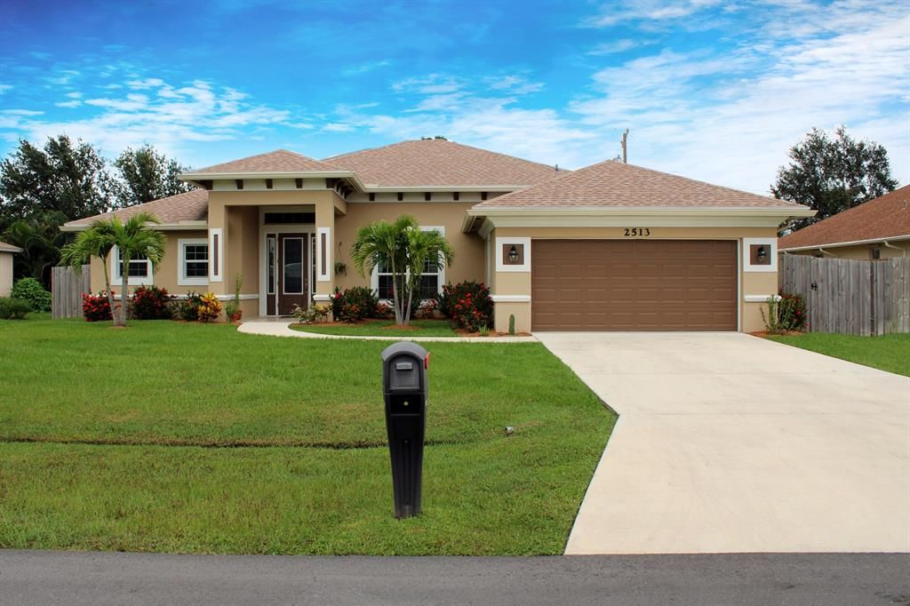 Photo of 2513 SE West Blackwell Drive, Port Saint Lucie, FL 34952 (MLS # R10730019)