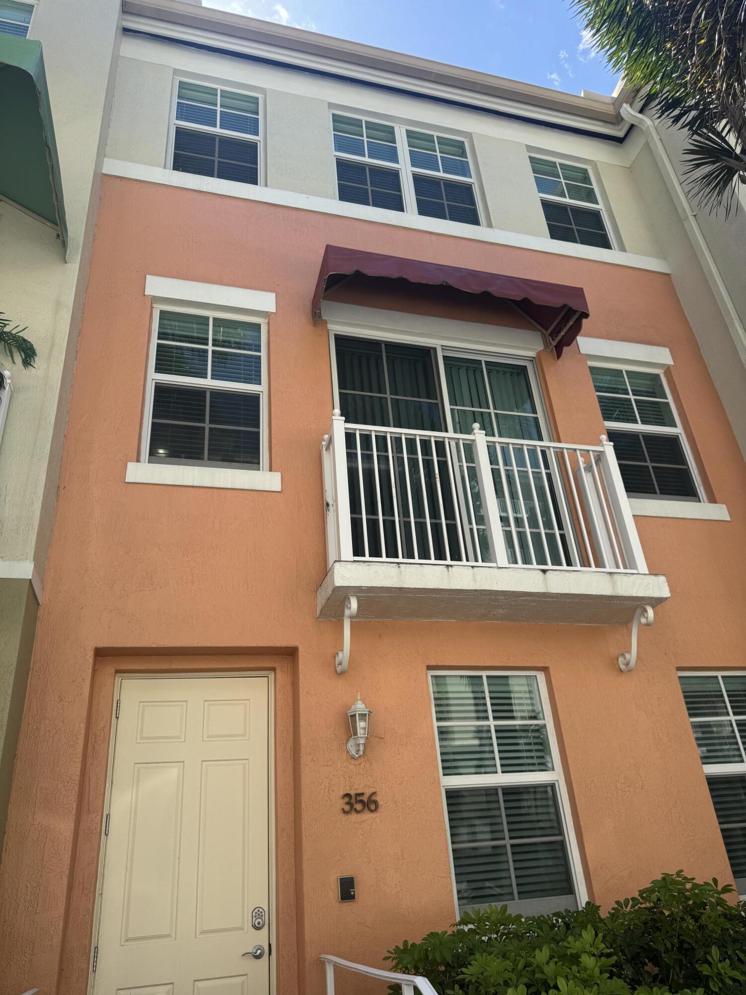 MOORINGS AT LANTANA TOWNHOUSES CONDO - Residential Lease