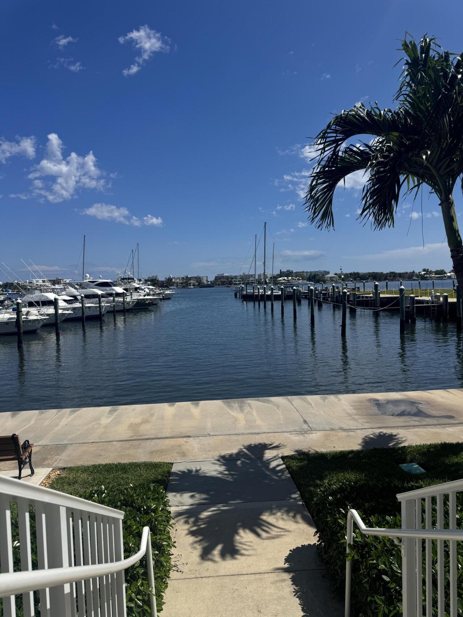 MOORINGS AT LANTANA TOWNHOUSES CONDO - Residential Lease