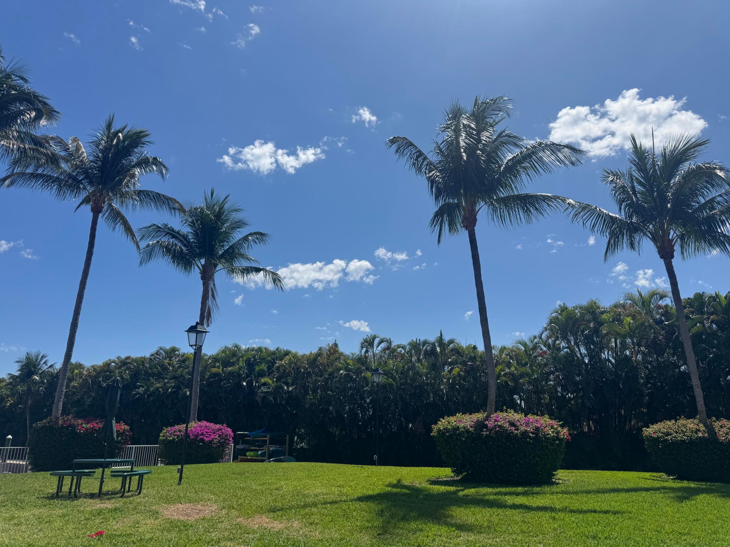 MOORINGS AT LANTANA TOWNHOUSES CONDO - Residential Lease