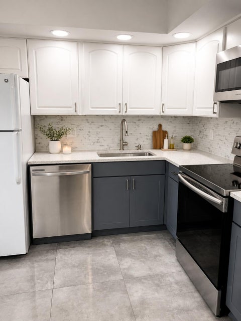 Tiny photo for 575 Oaks Lane #109, Pompano Beach, FL 33069 (MLS # B26050906)
