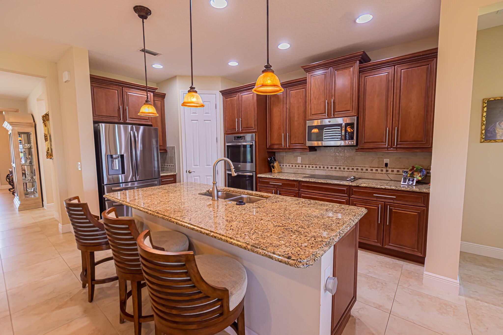10211 SW Fernwood Avenue, Port St Lucie, FL, 34987/$439,900 3 10211 SW Fernwood Avenue