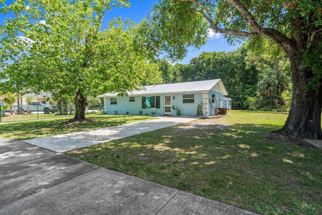 Photo of 6503 SE Lillian Court, Stuart, FL 34997 (MLS # R11093605)