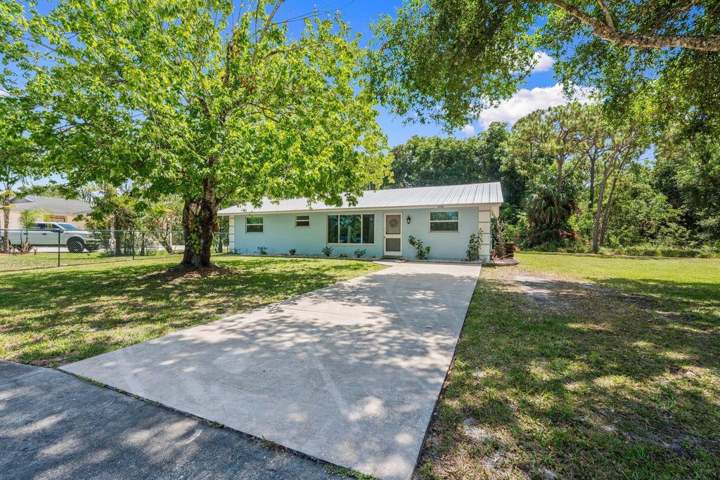 Photo of 6503 SE Lillian Court, Stuart, FL 34997 (MLS # R11093605)