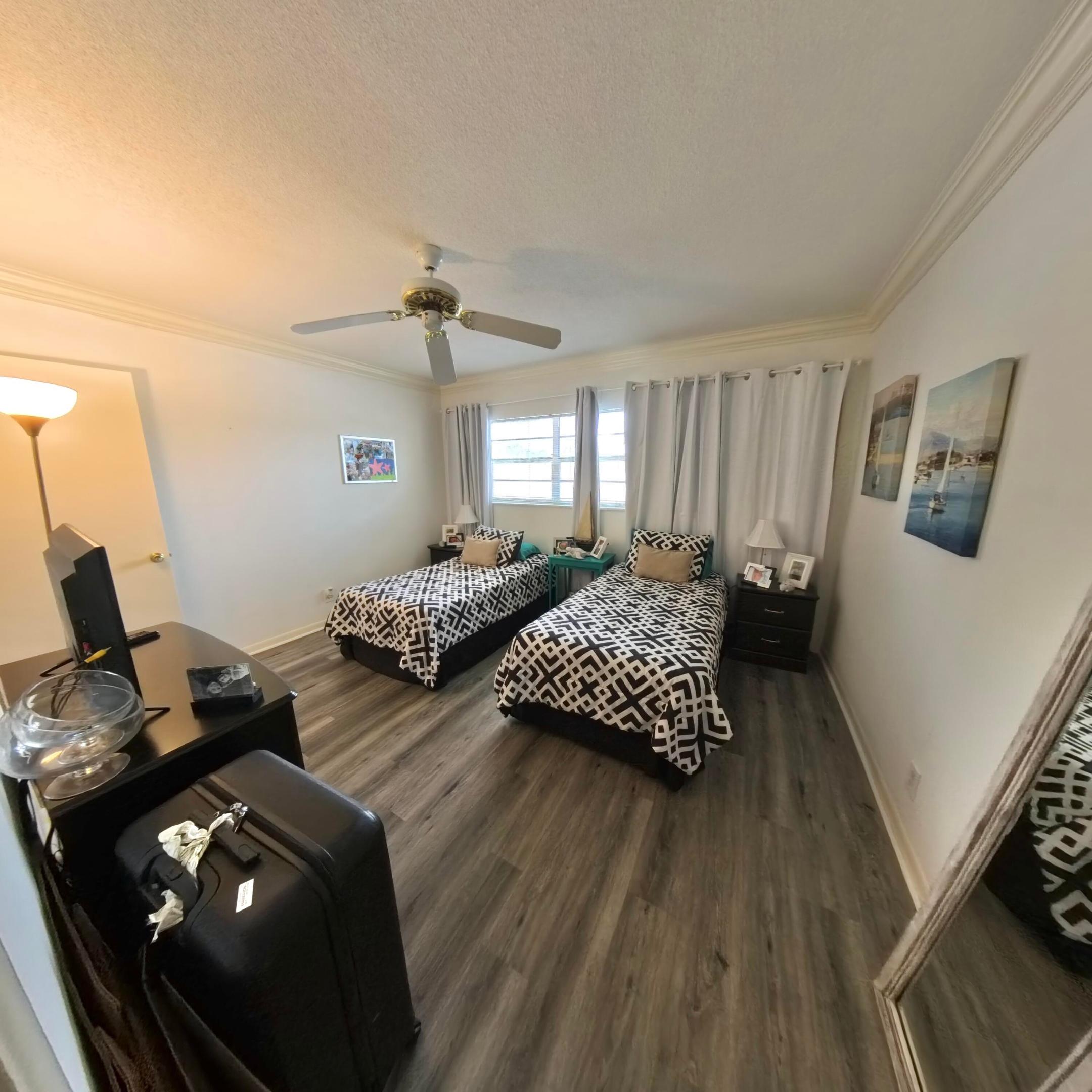 CRYSTAL LAKE CONDO 4100 - Residential