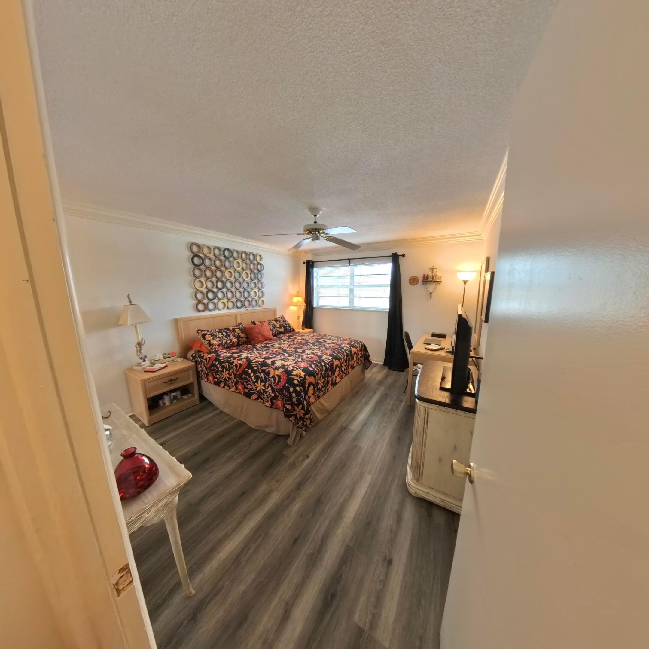 CRYSTAL LAKE CONDO 4100 - Residential