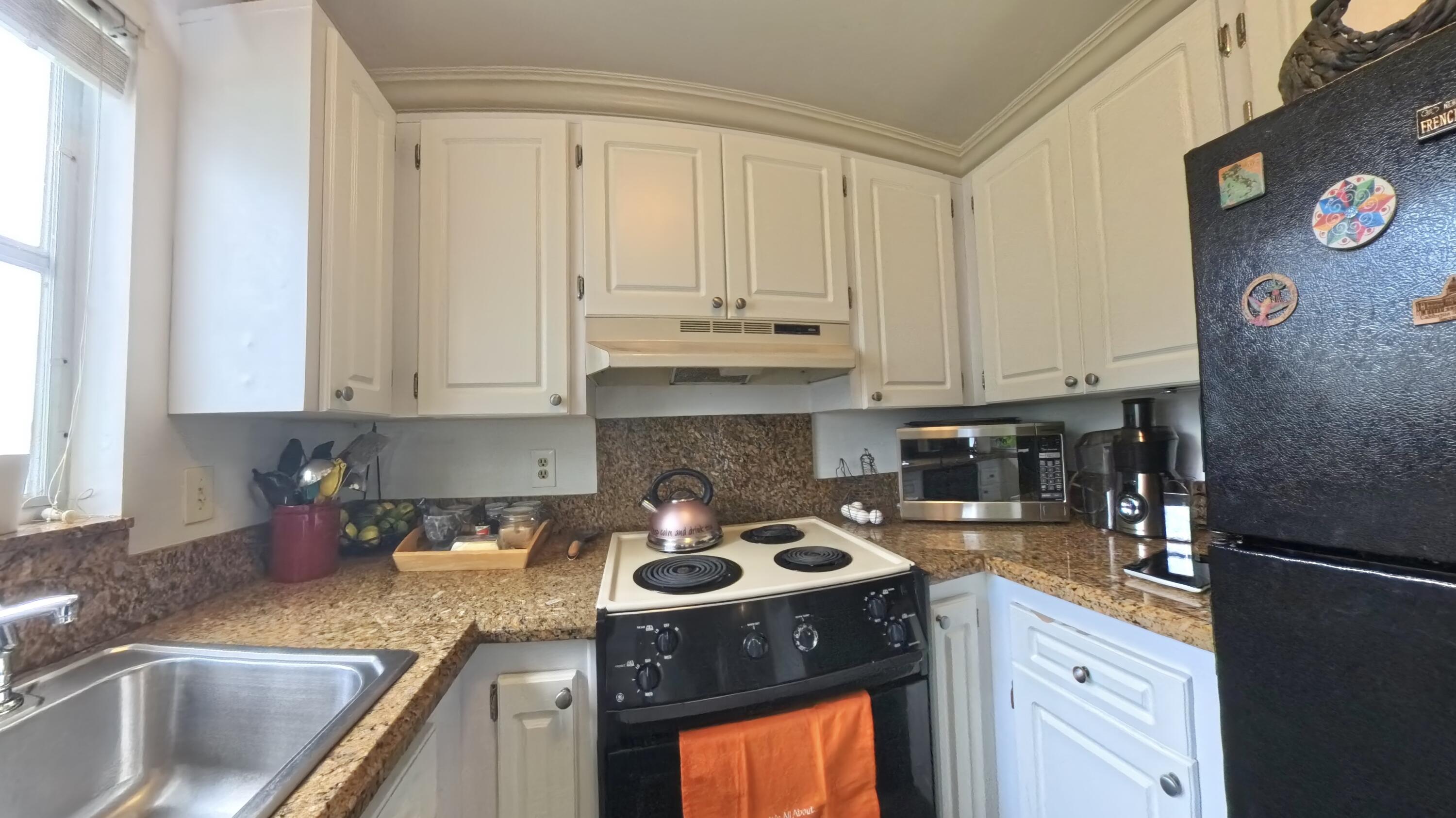 CRYSTAL LAKE CONDO 4100 - Residential