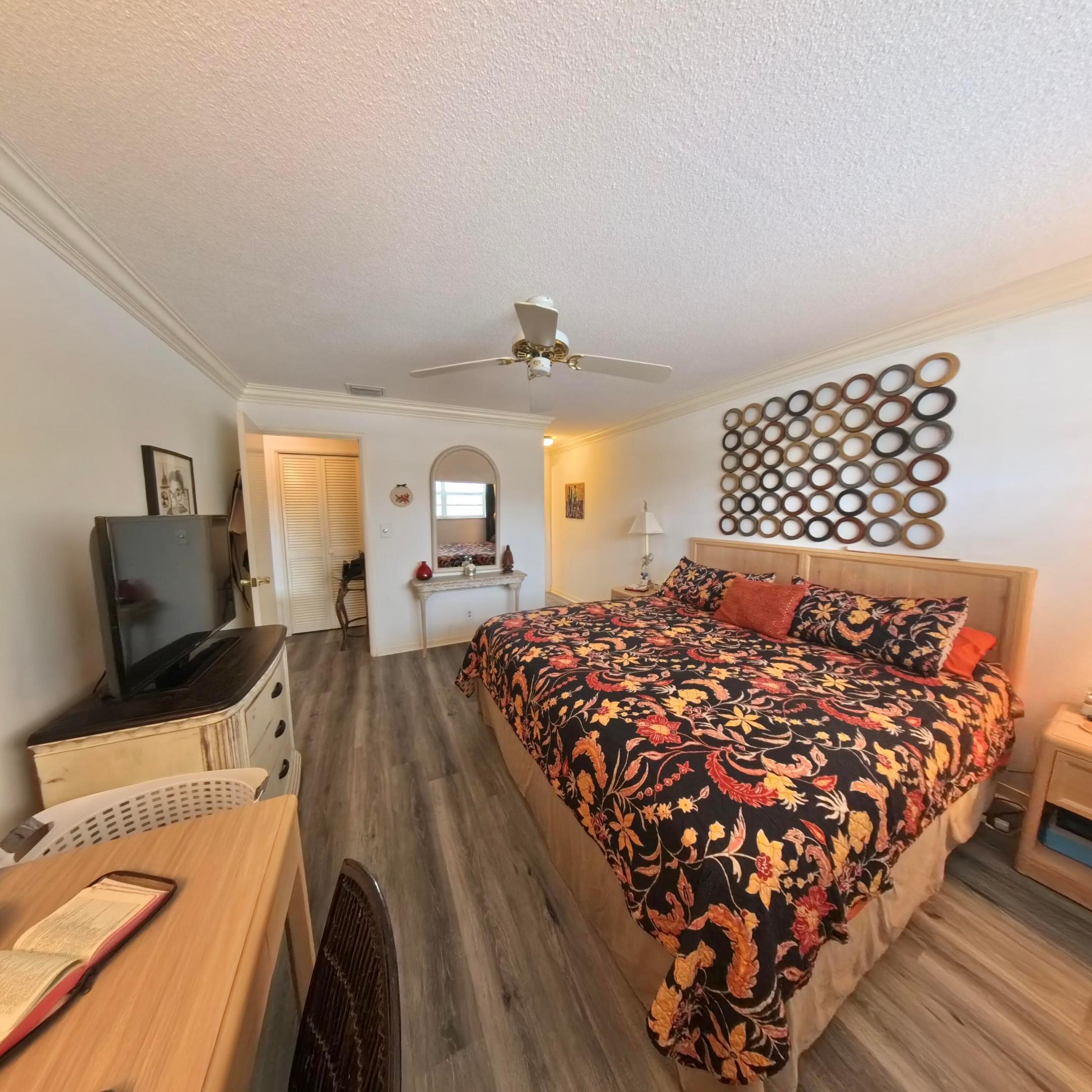 CRYSTAL LAKE CONDO 4100 - Residential