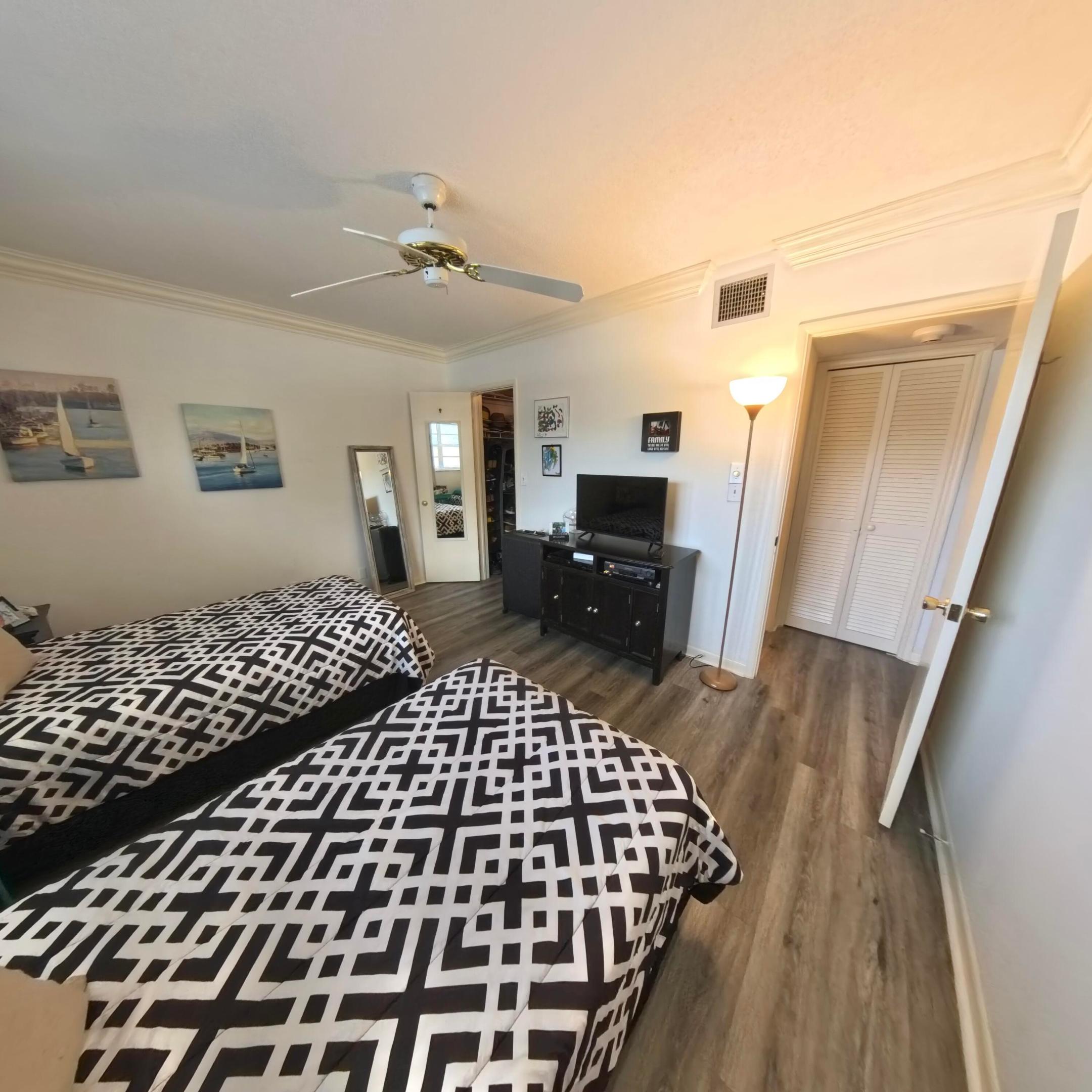 CRYSTAL LAKE CONDO 4100 - Residential