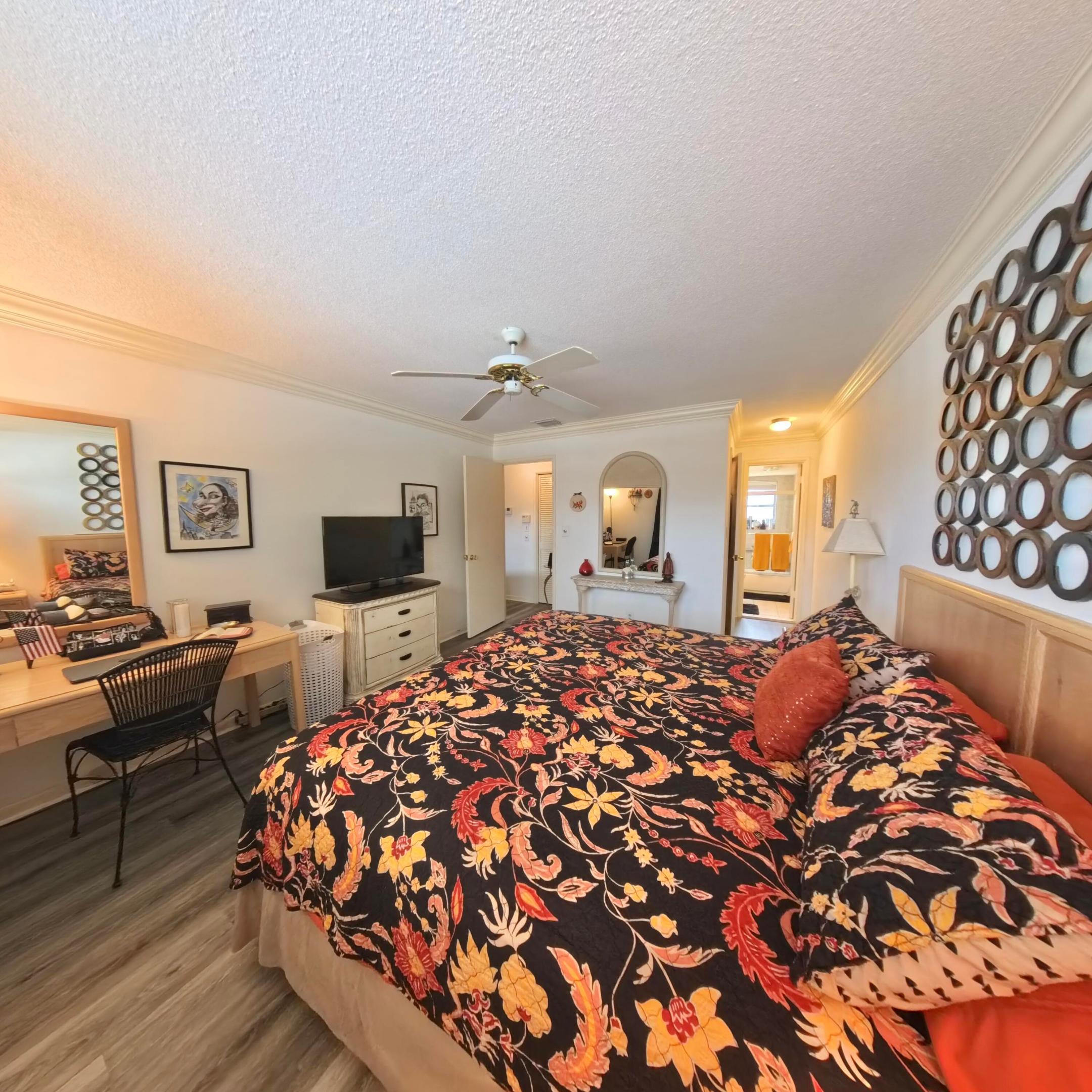 CRYSTAL LAKE CONDO 4100 - Residential