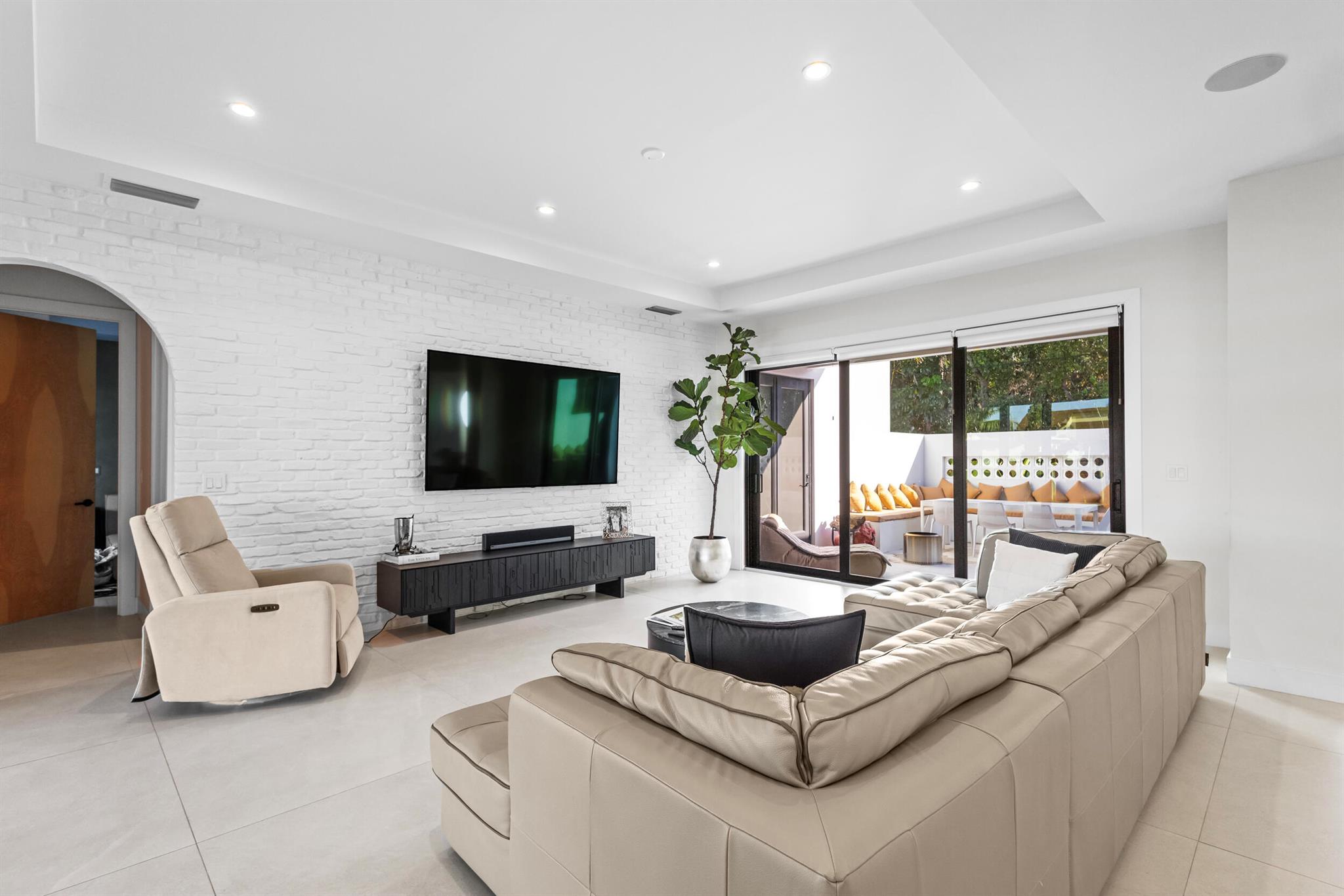 HYPOLUXO PARK IN - Residential