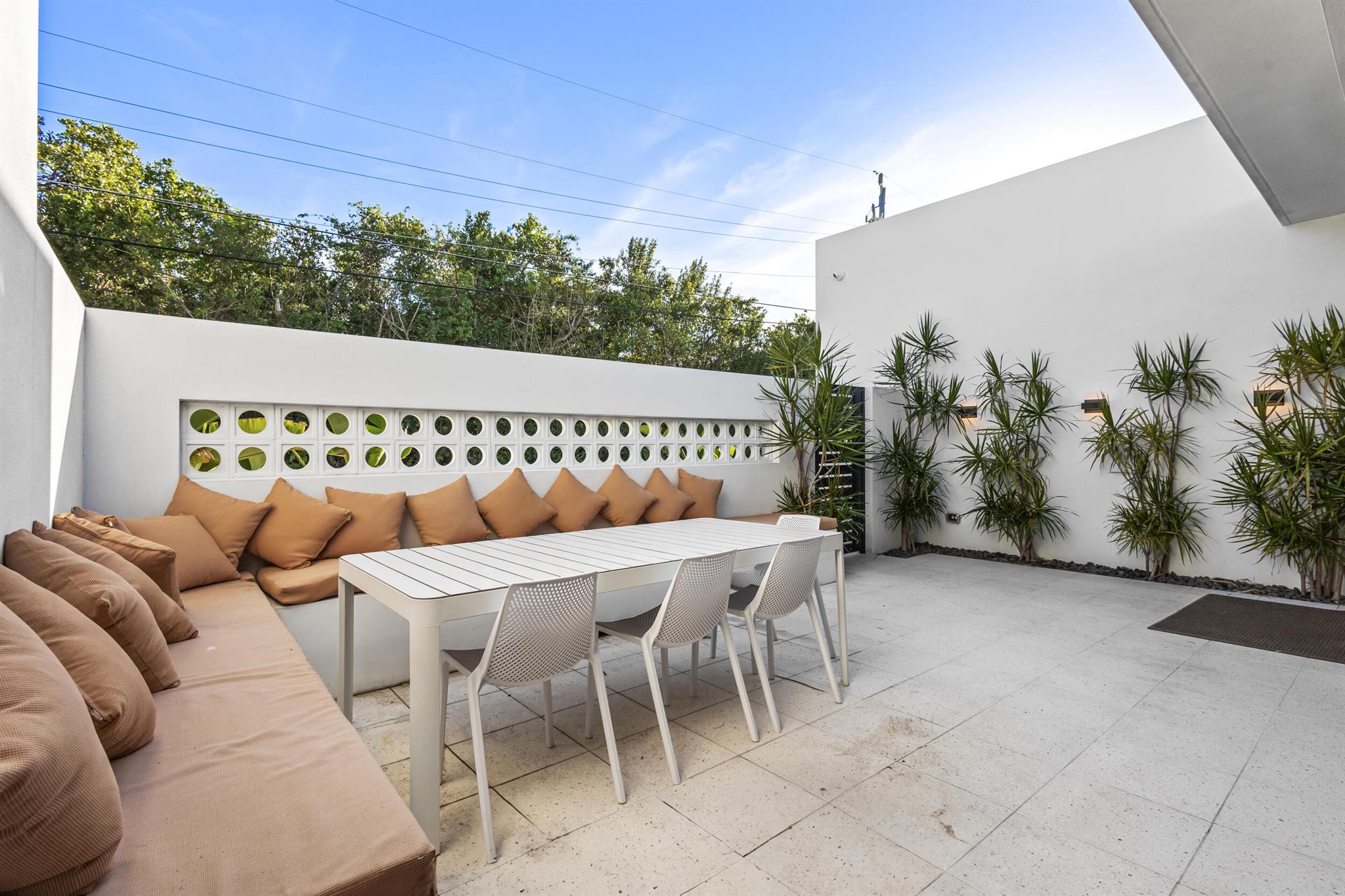 HYPOLUXO PARK IN - Residential