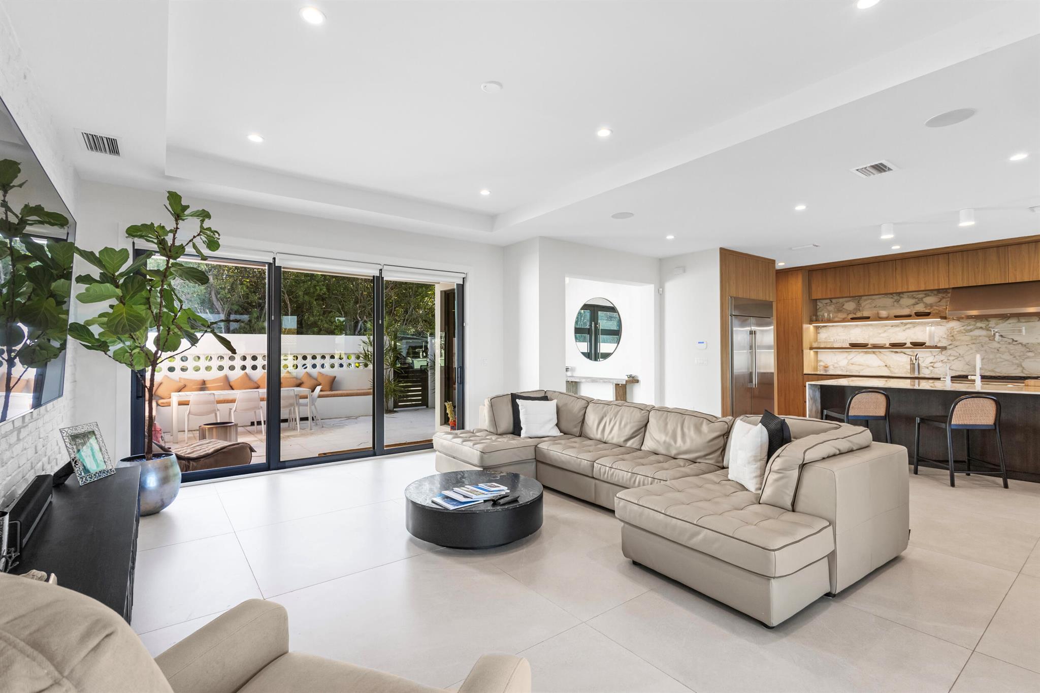 HYPOLUXO PARK IN - Residential