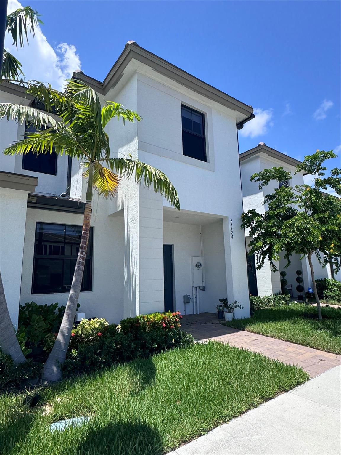 Well-maintained 3-beds, 2.5-baths townhome in Siena Reserve South. This home boasts impact windows and doors, kitchen with plenty of cabinets, pantry, stainless steel appliances, quartz countertops, and breakfast nook. It also includes front-load washer and dryer, centralized water purification system, back patio with synthetic turf, a Ring alarm system, wall TV mounts, silhouette shades on living area windows and sliding doors, blackout shades in bedroom windows, tile flooring on the first floor, and carpet upstairs. The community offers gated access, resort-style clubhouse with oversized pool furnished with chairs, tables, daybeds, and umbrellas, well-equipped gym, and a children's playground. Conveniently located near shopping, fine dining, Southland Mall, and The Moss Cultural Center.