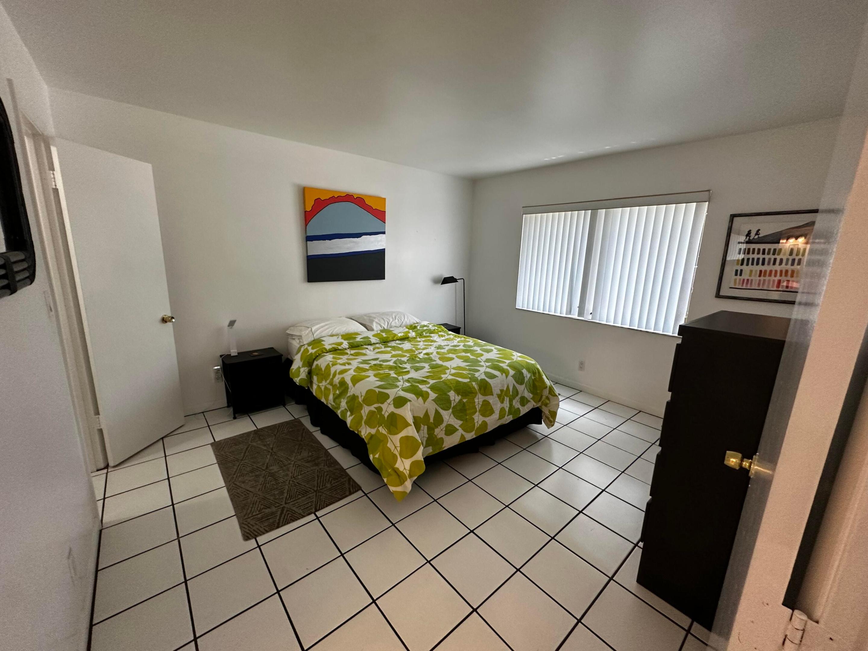 OAKLAND SHORES CONDOMINIUM 1 - Residential
