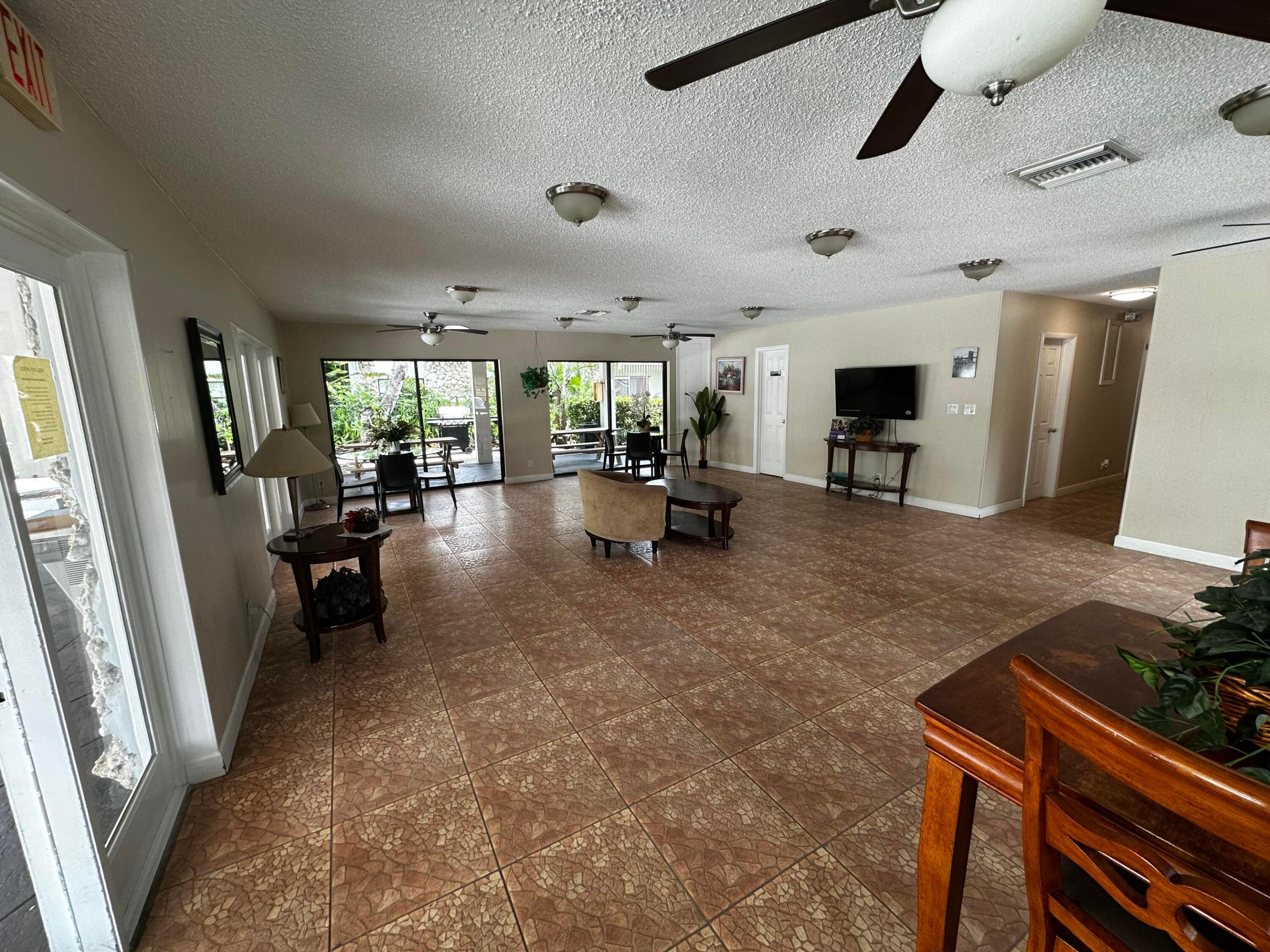 OAKLAND SHORES CONDOMINIUM 1 - Residential