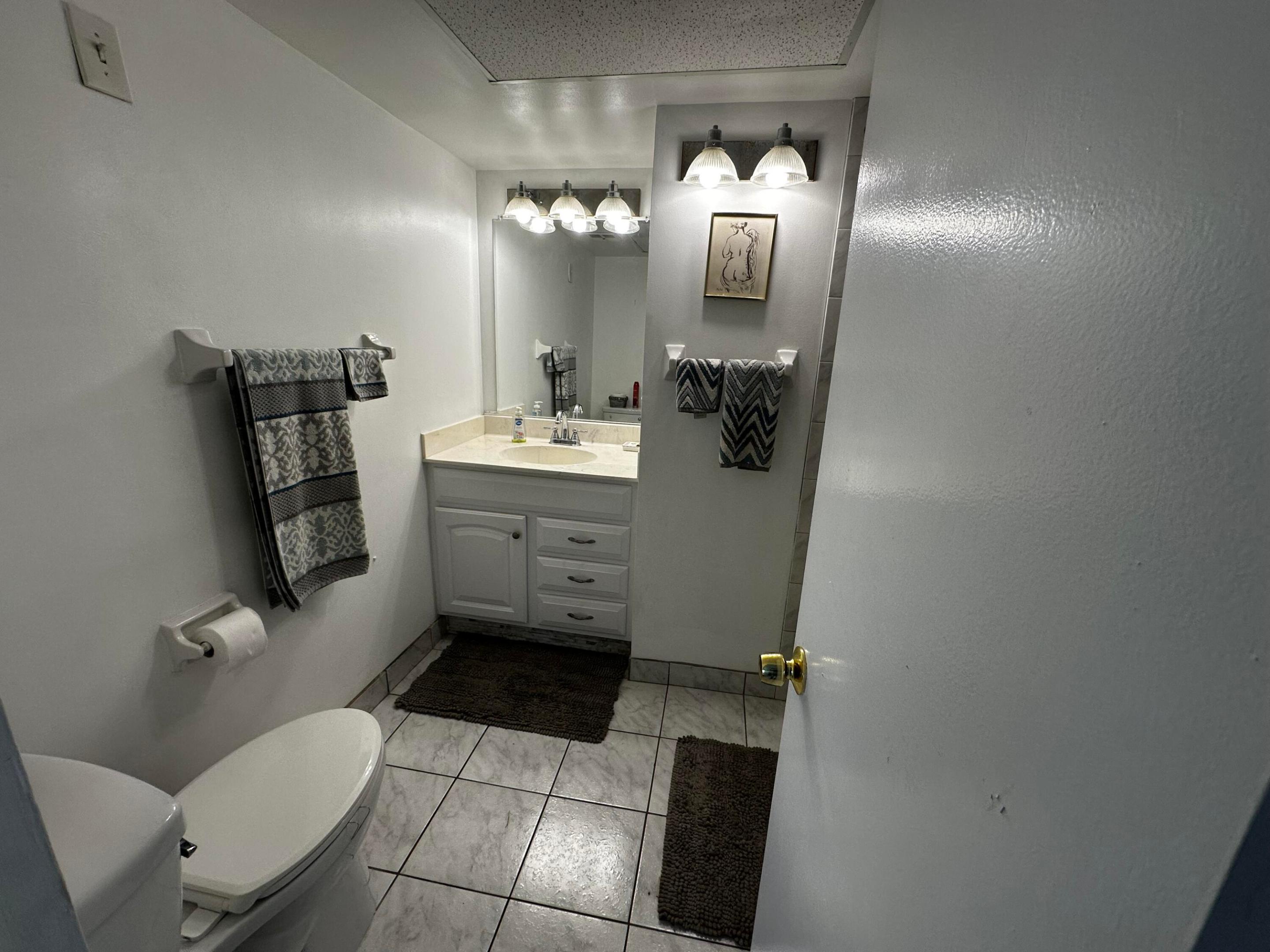 OAKLAND SHORES CONDOMINIUM 1 - Residential