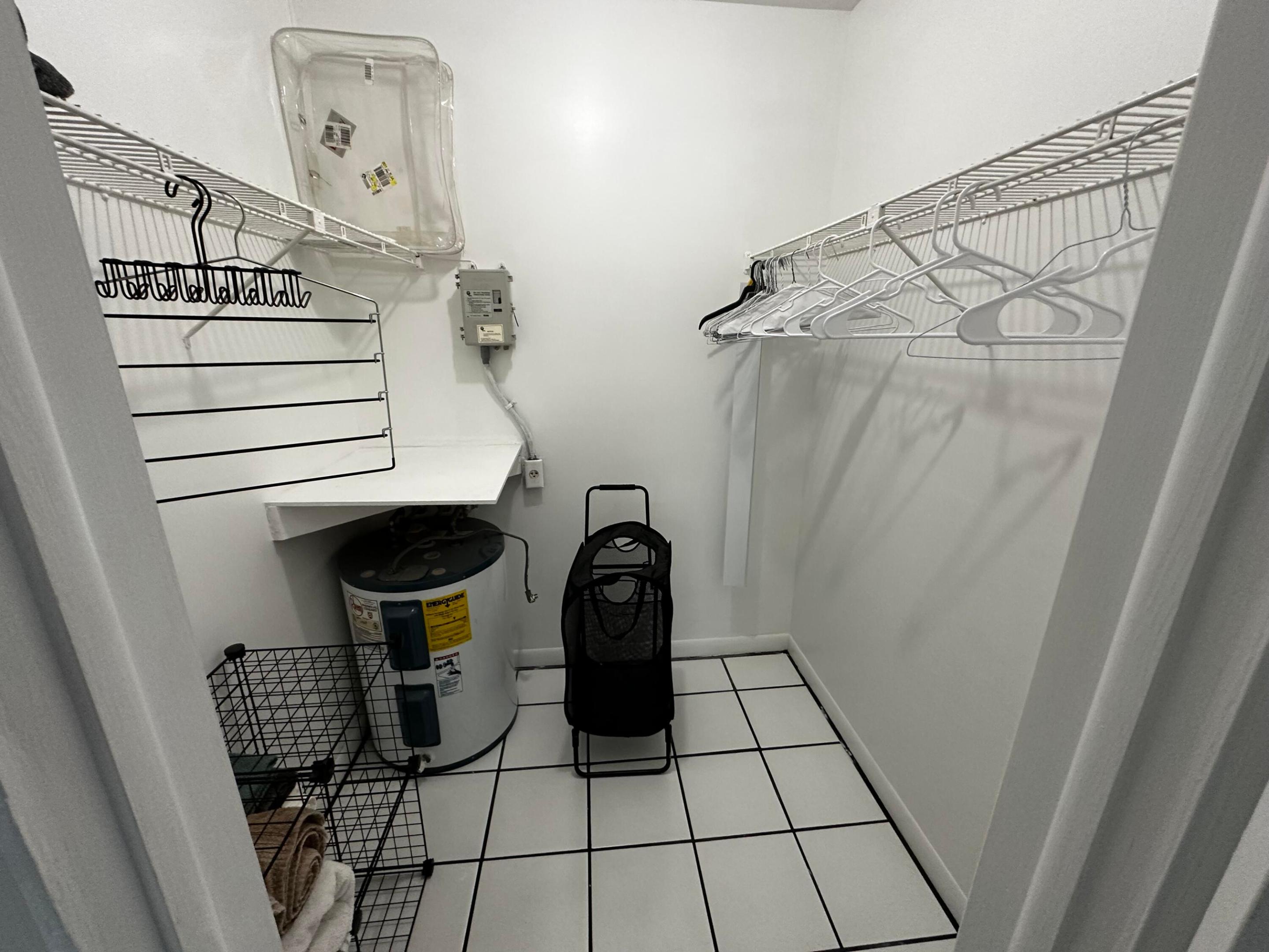 OAKLAND SHORES CONDOMINIUM 1 - Residential