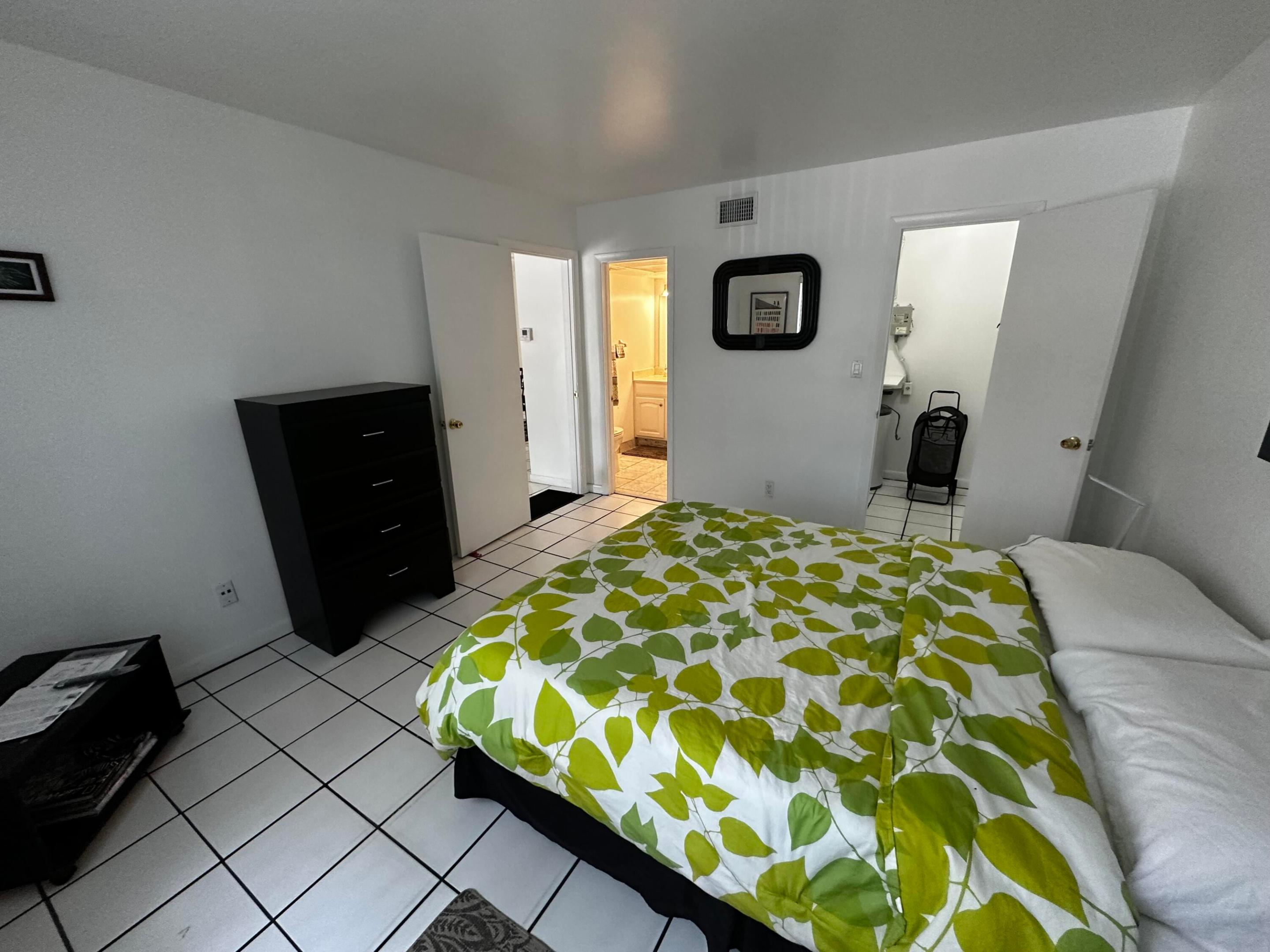 OAKLAND SHORES CONDOMINIUM 1 - Residential