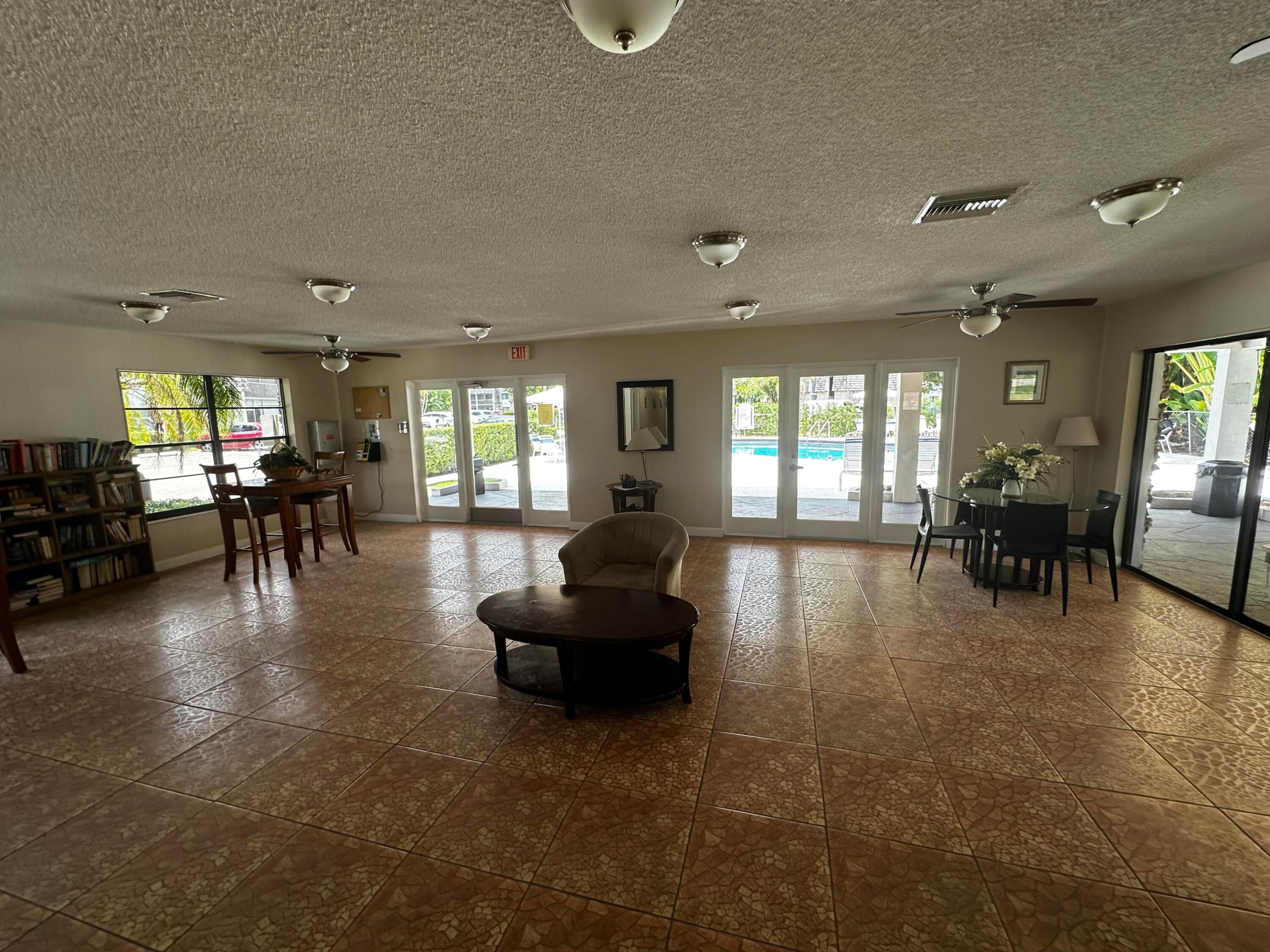 OAKLAND SHORES CONDOMINIUM 1 - Residential