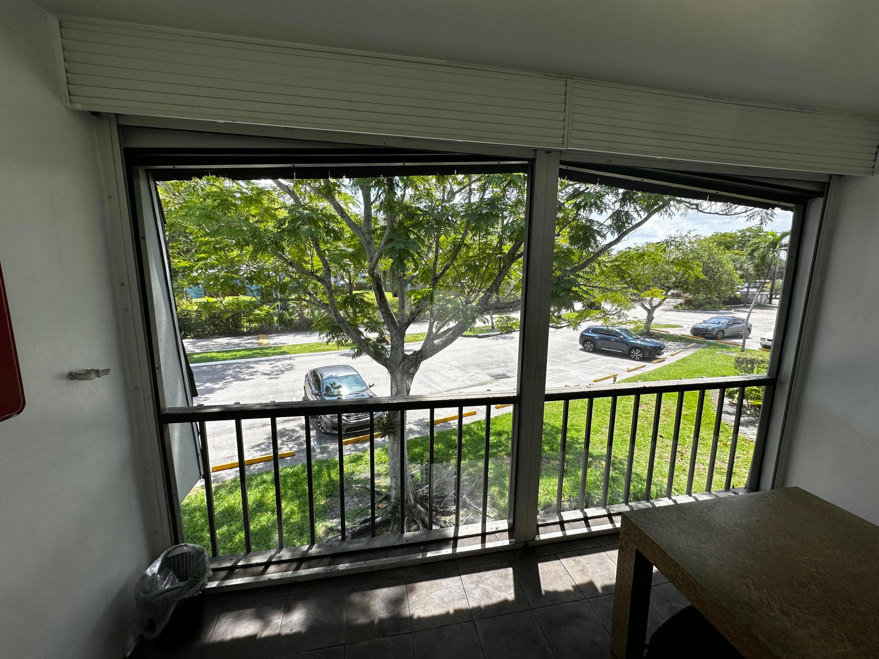 OAKLAND SHORES CONDOMINIUM 1 - Residential