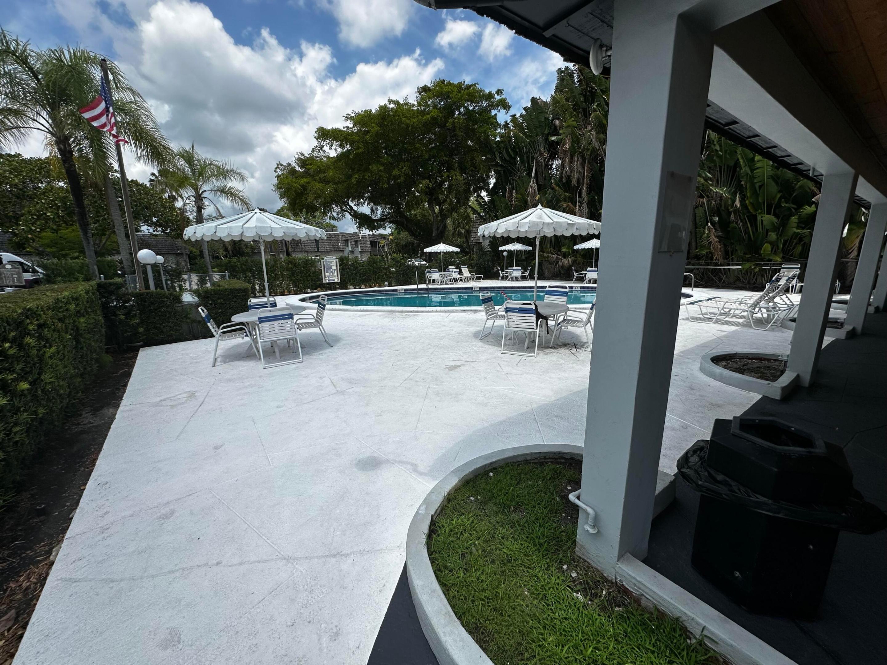 OAKLAND SHORES CONDOMINIUM 1 - Residential