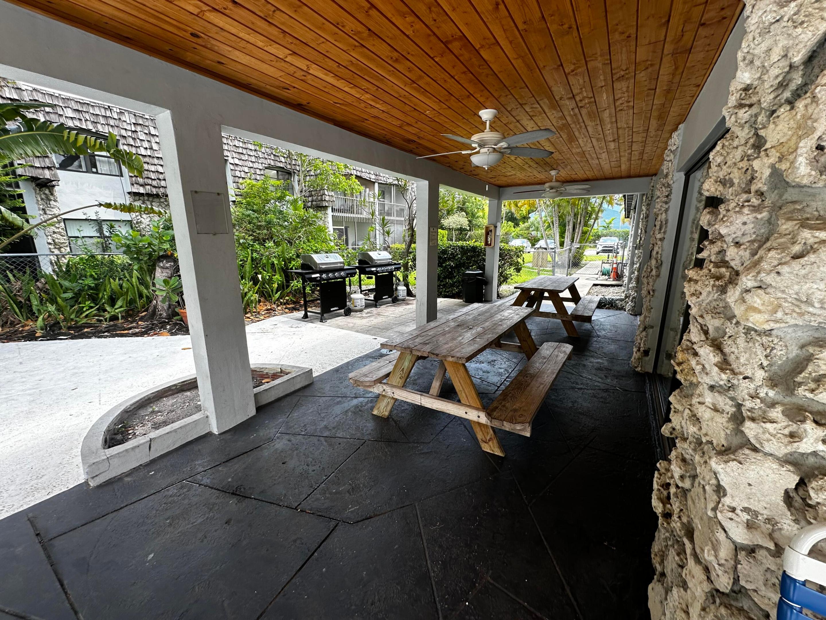 OAKLAND SHORES CONDOMINIUM 1 - Residential